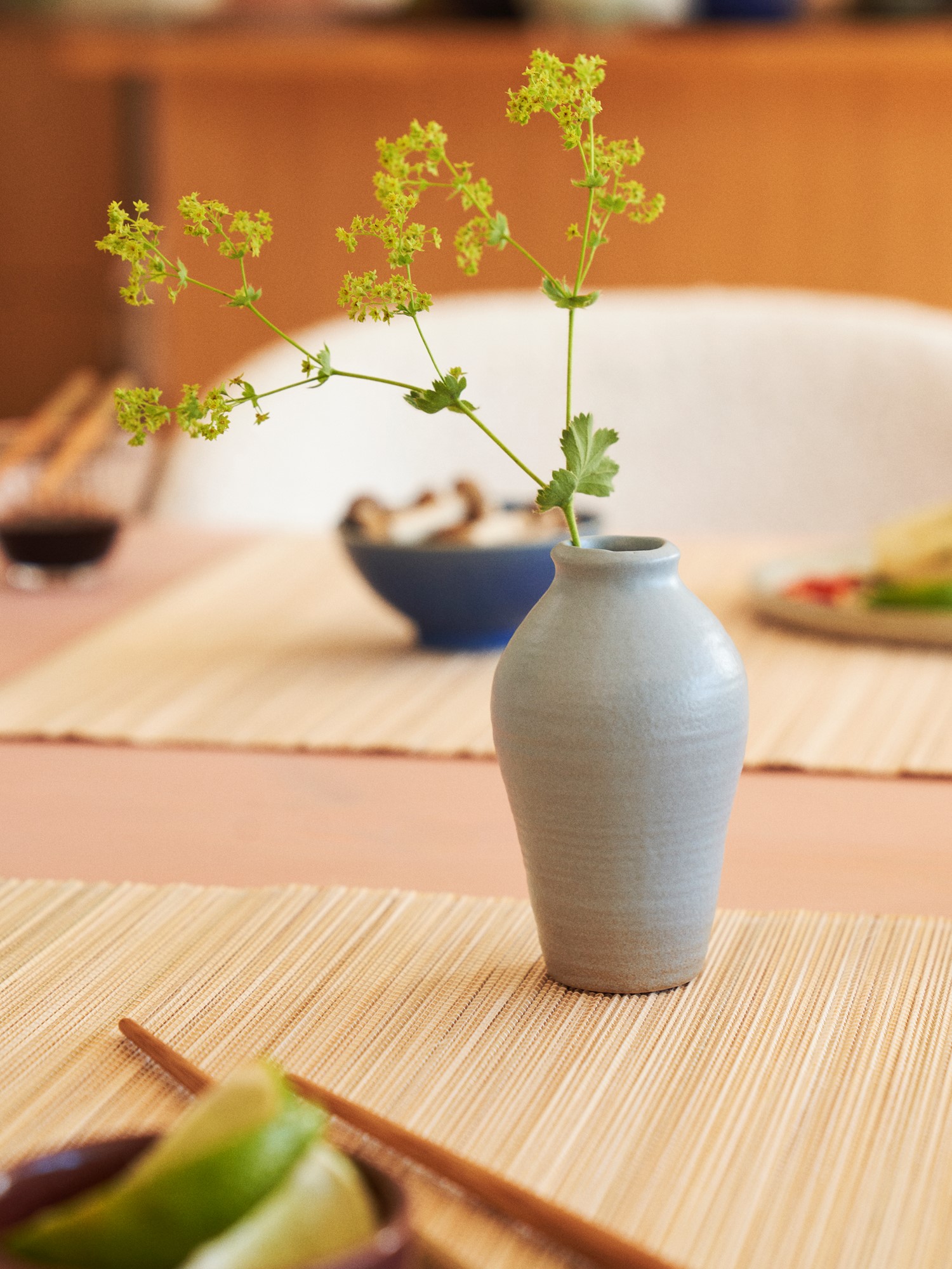 Vase Porcelain. Ø5.5 x 9.6 cm.