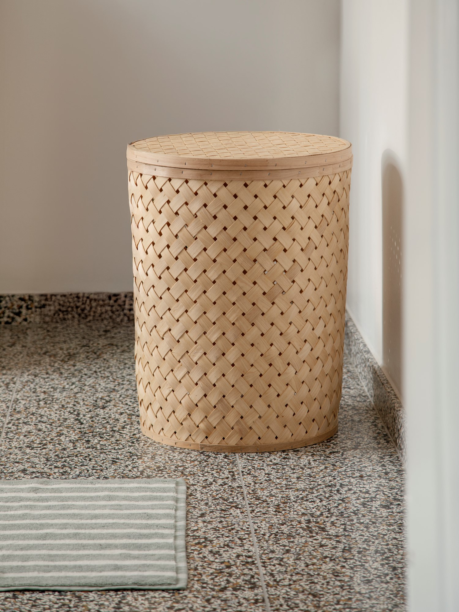 Laundry basket Pinewood. Ø41 x 55 cm.