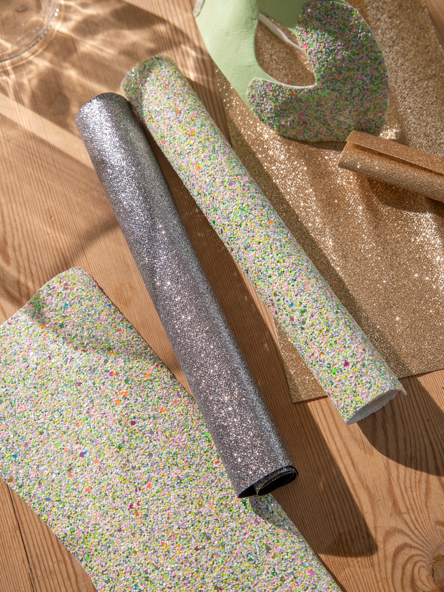 Glitter fabric Polyester/PET. 25 x 28 cm.