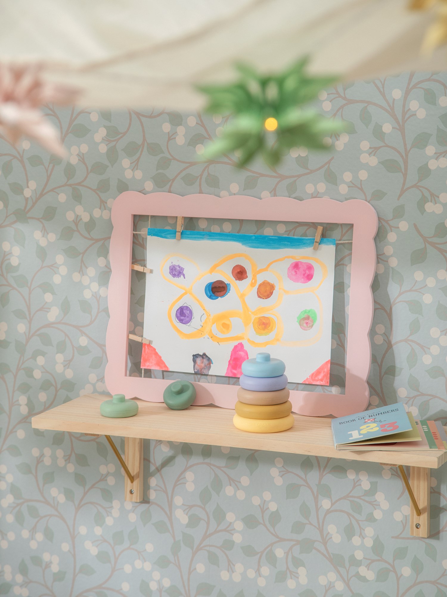 Large children's frame Poplar wood. 41.5 x 31 cm.