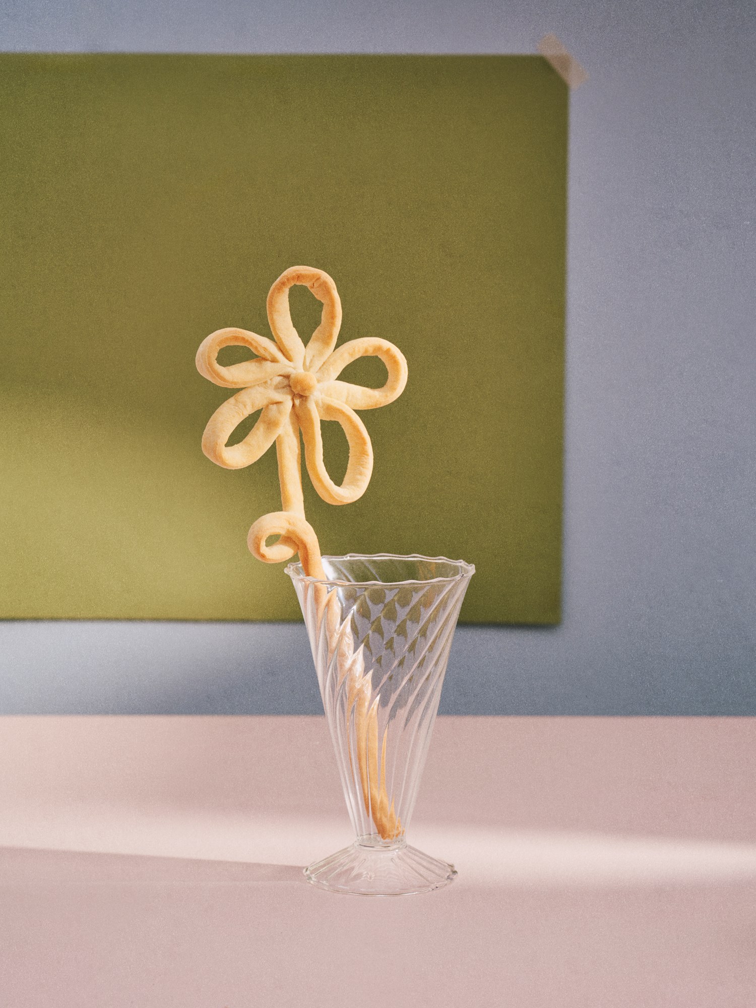 Vase Glass. Ø11 x 18.4 cm.