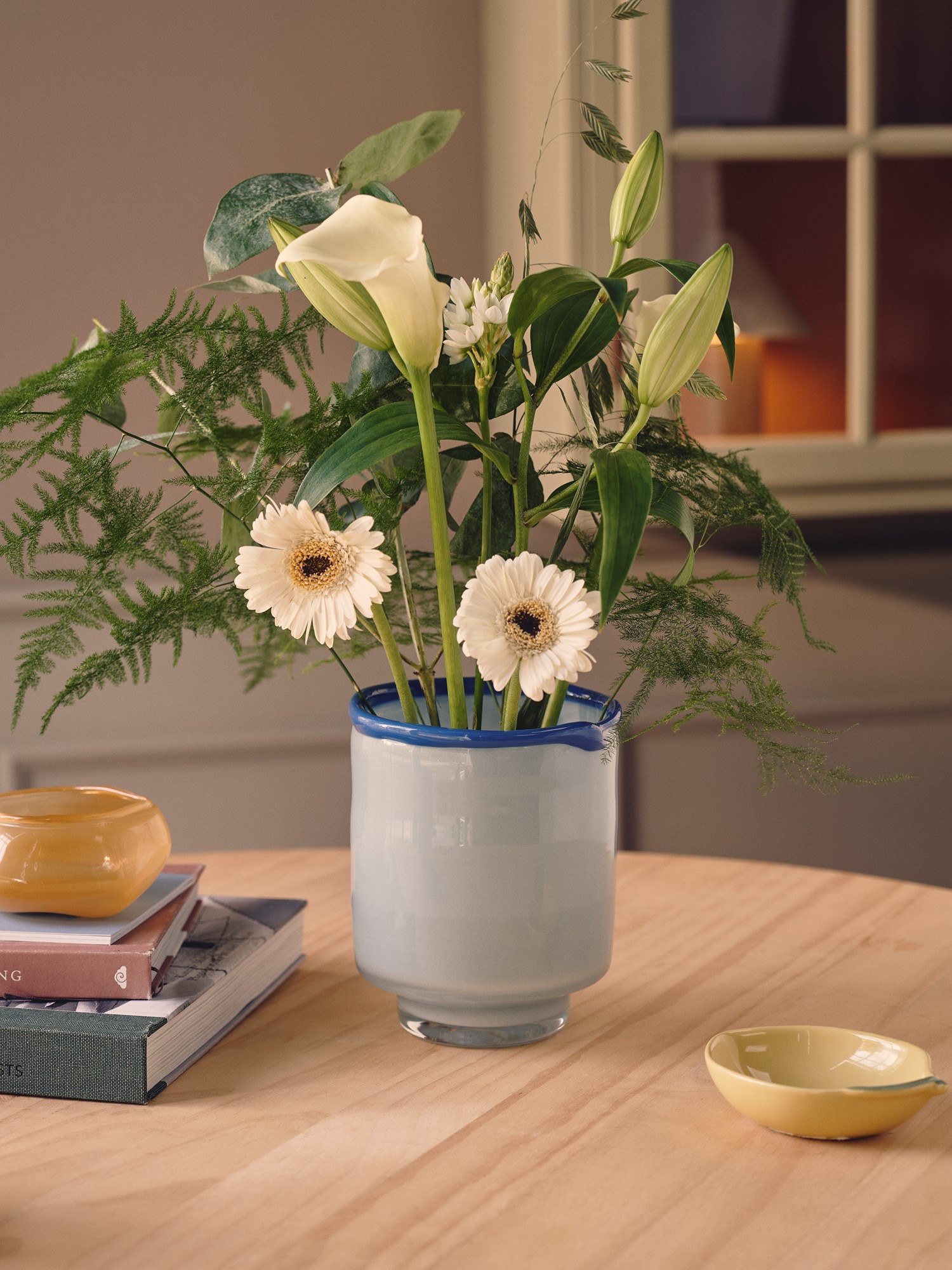 Vase Glass. 13.5 x 16 cm.