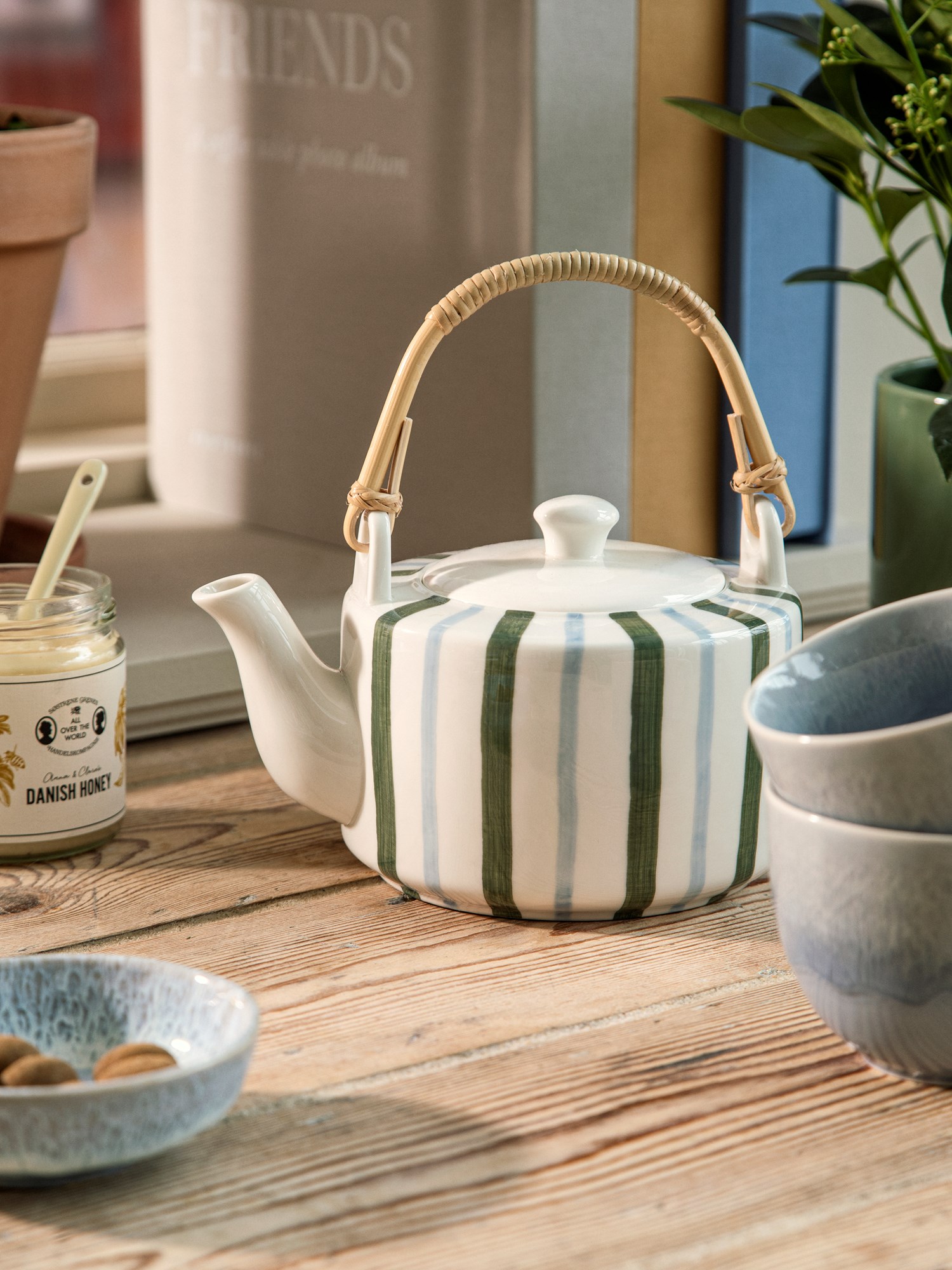 Teapot 1L Stoneware. 1 L.