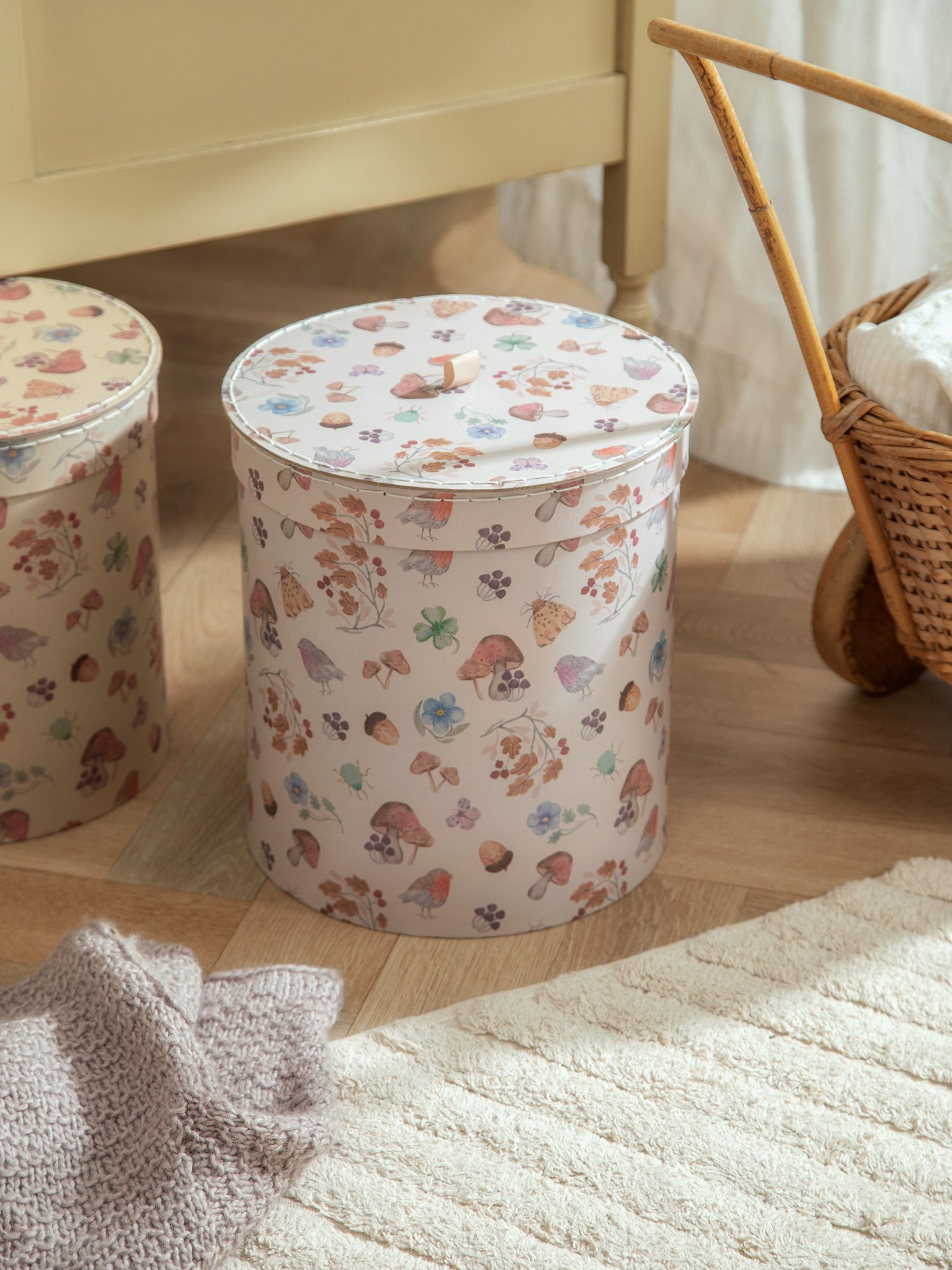 Round box Cardboard. Ø26 x 28 cm.