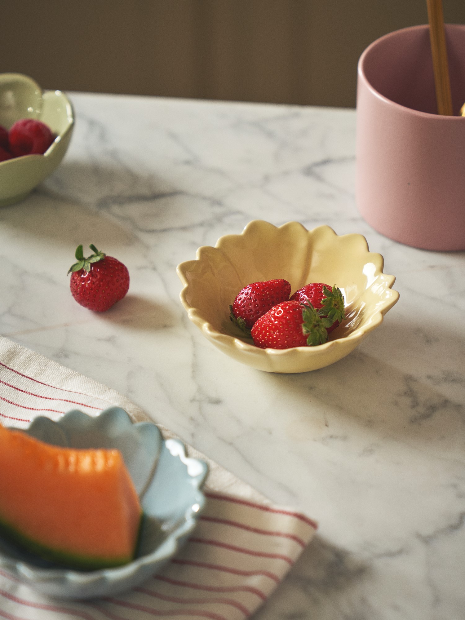 Bowl Stoneware. Ø9.5 x 4 cm.