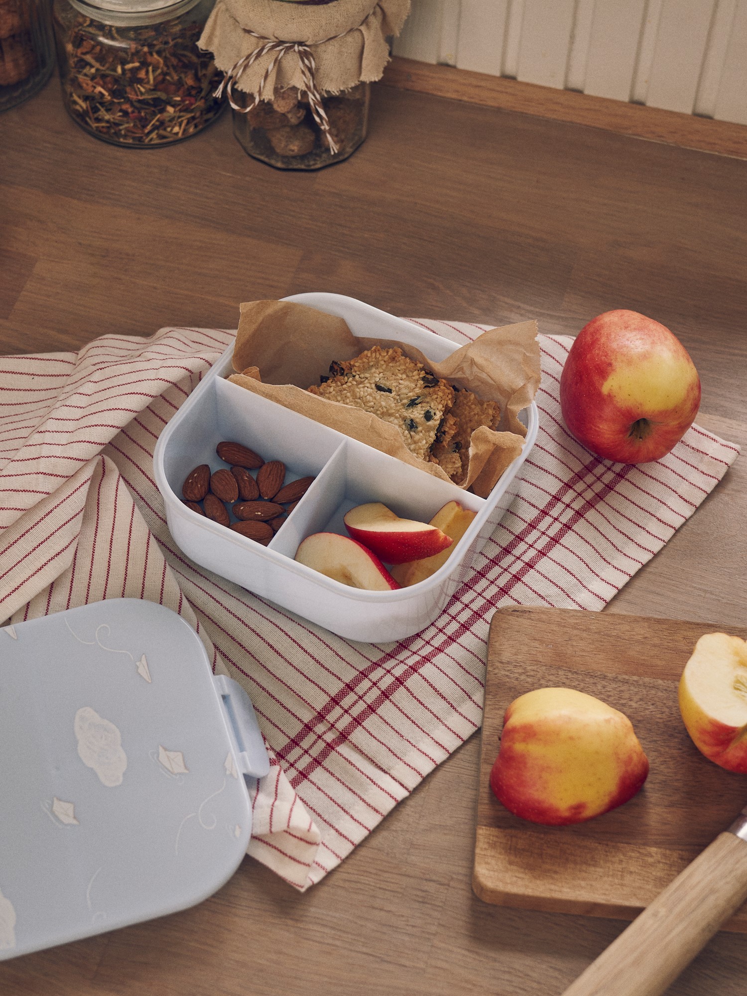 Lunch box 15.6 x 15 cm.