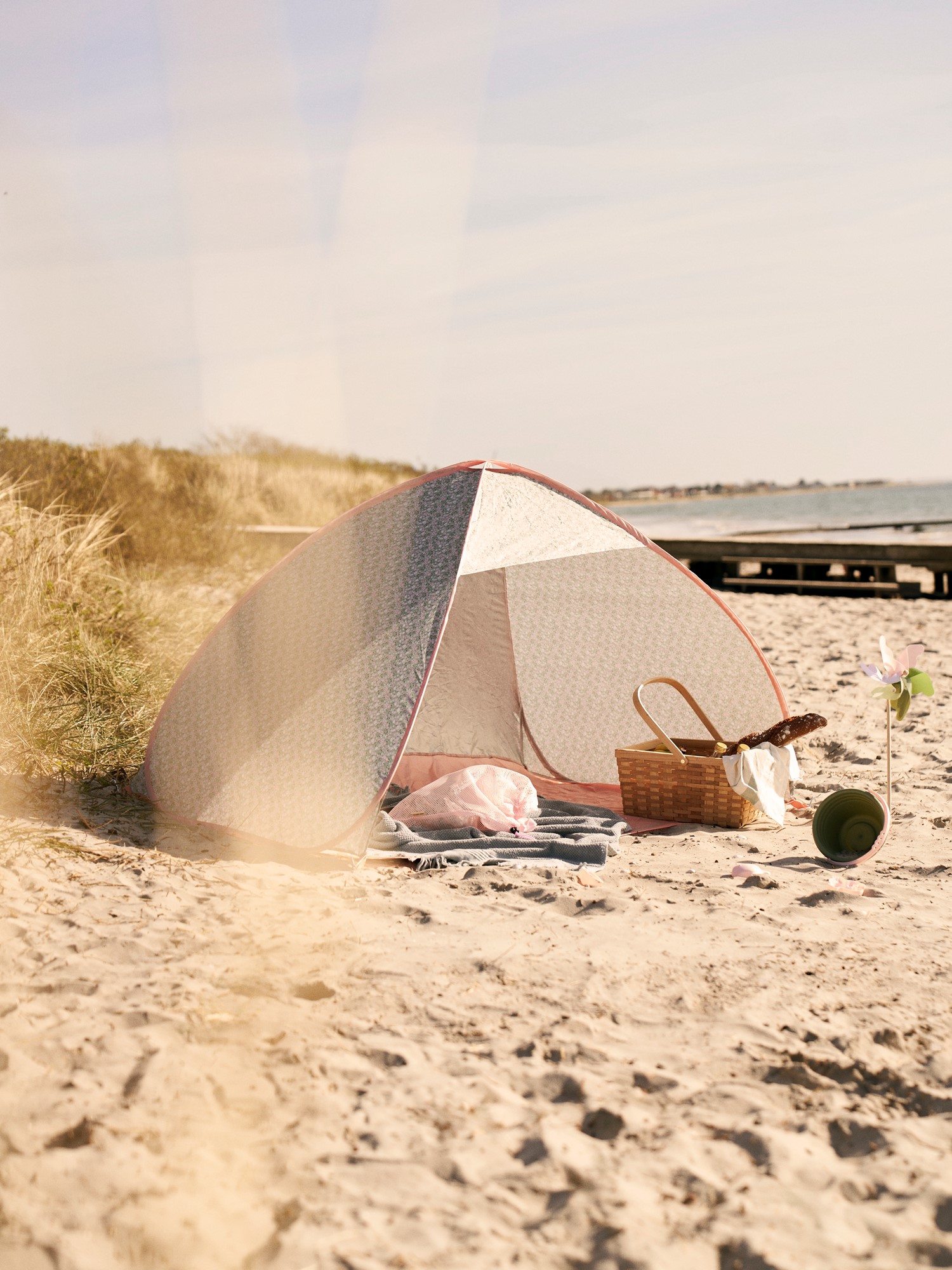 Children's beach tent Polyester/metal. 150 x 93 x 93 cm.