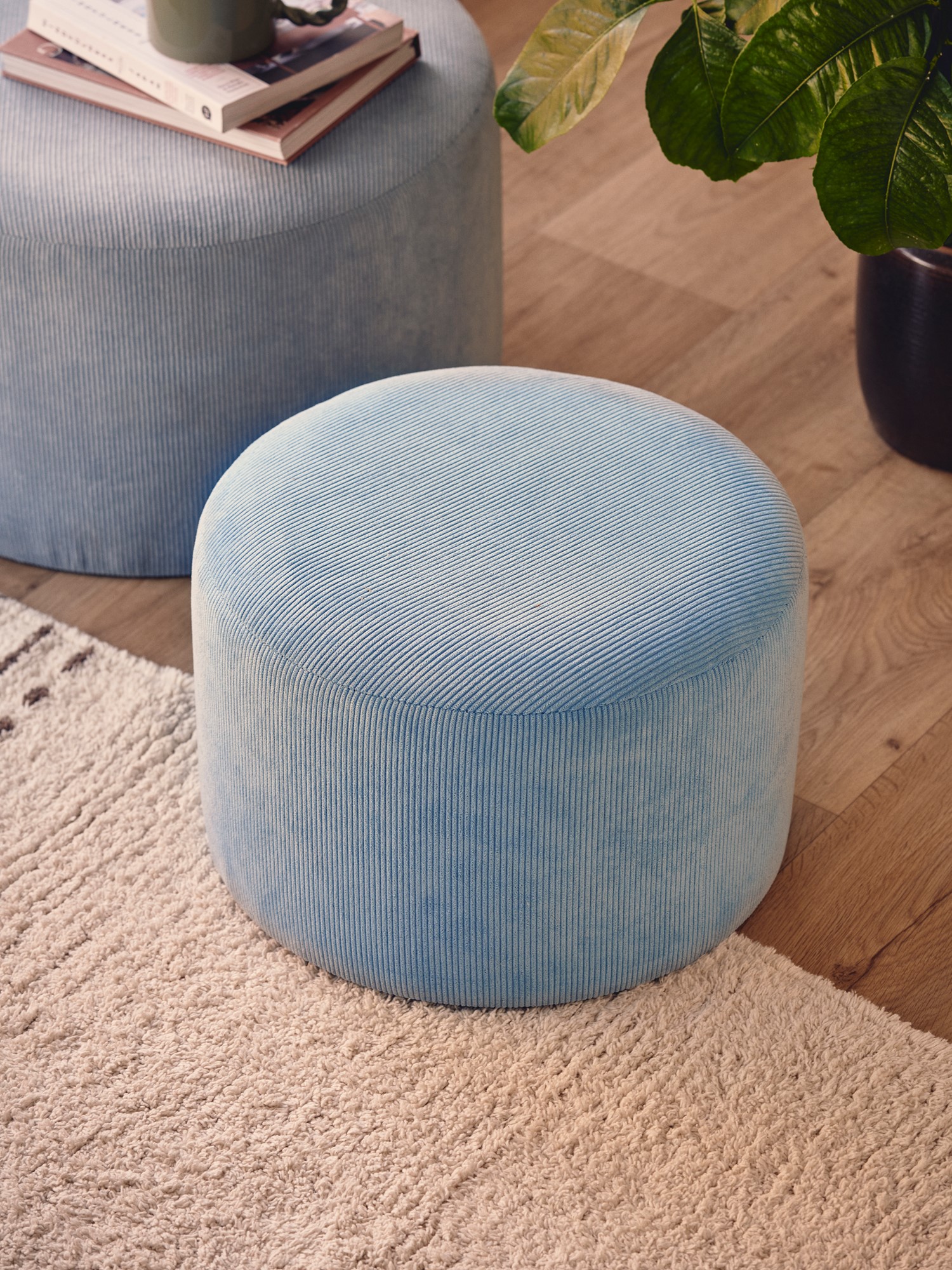 Corduroy pouffe MDF/polyester/polyurethane. Ø39 x 25 cm.