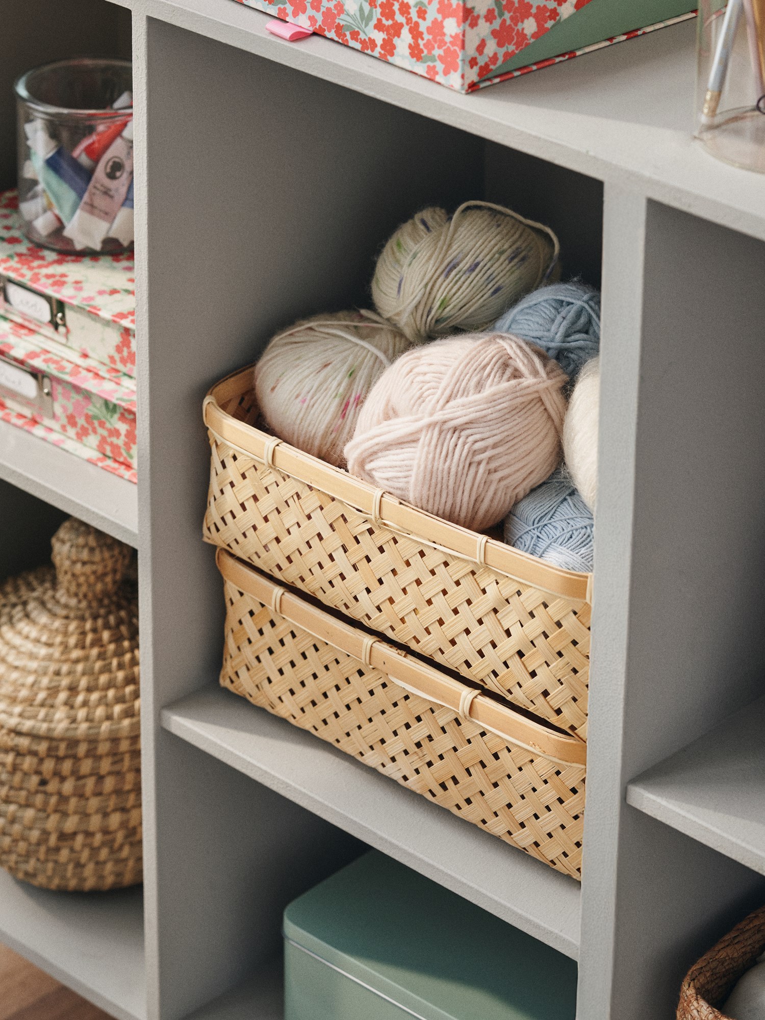 Basket Bamboo. 31.5 x 23 x 10 cm.