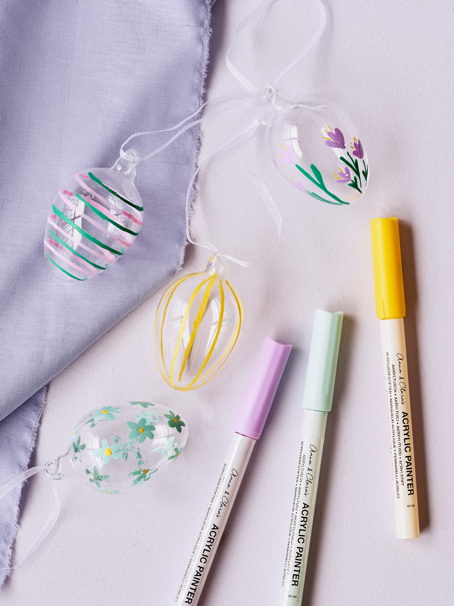 Egg ornament Glass. 4 x 6 cm.