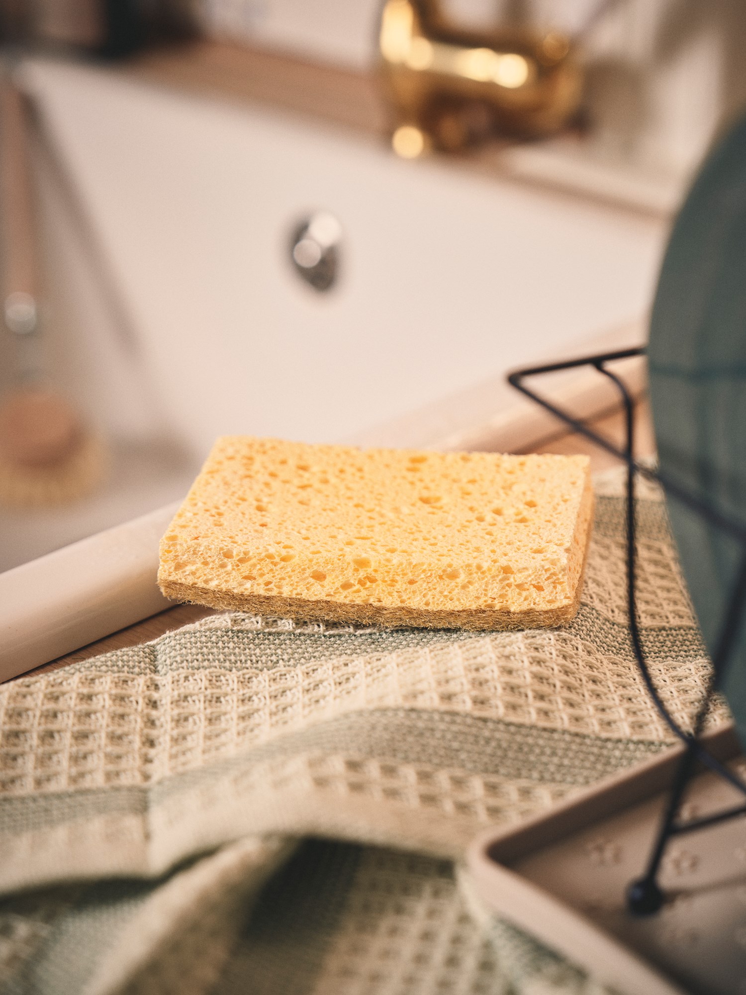 Scouring sponge Cellulose. 11.5 x 7 x 2 cm.