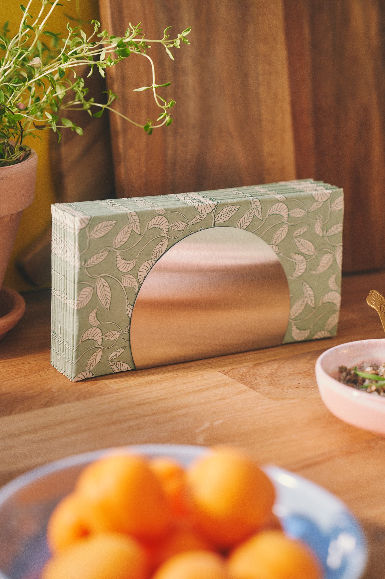 Napkin holder Stainless steel. 12 x 8.5 cm.