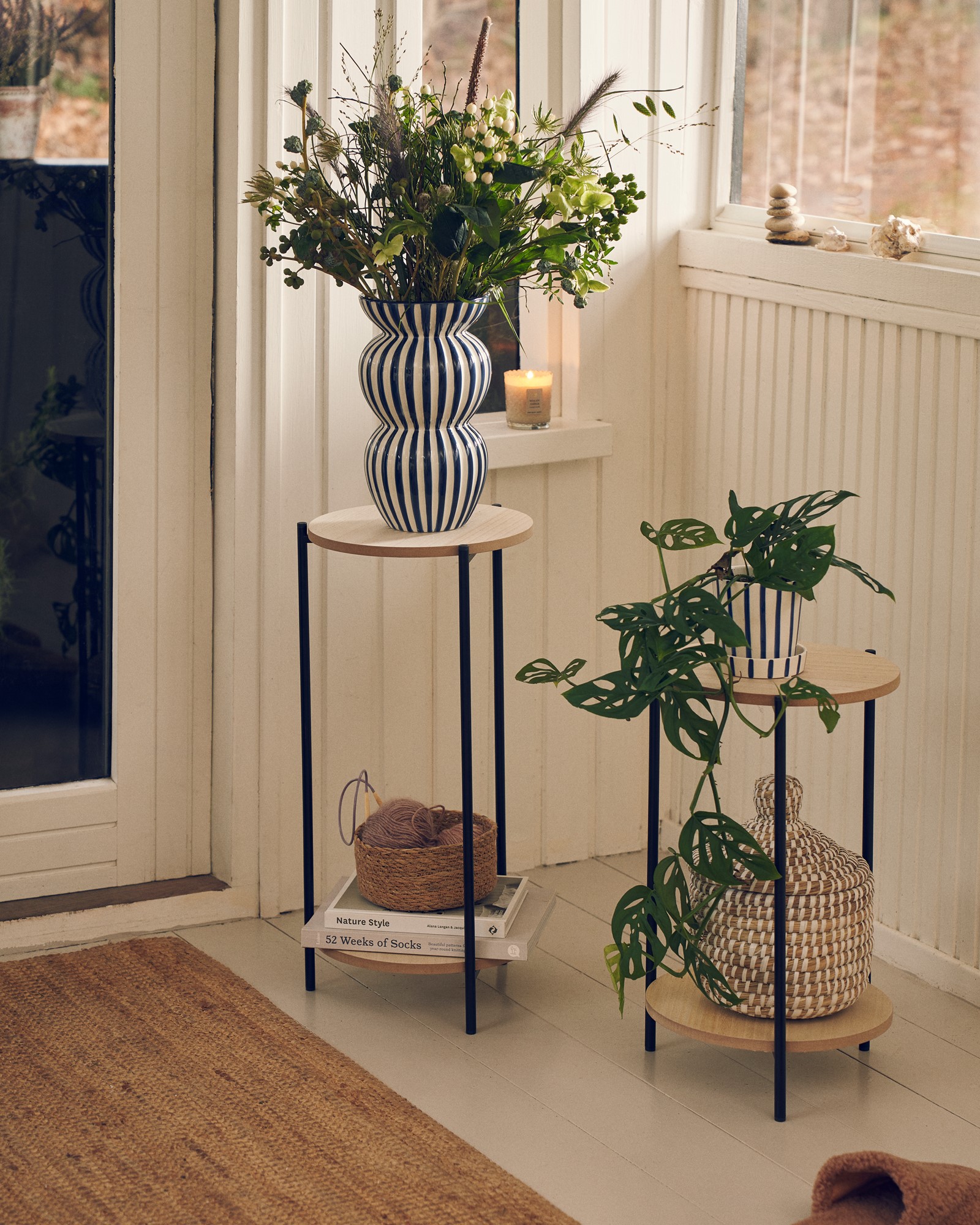 Plant stand Iron/MDF/poplar wood. 27 x 27 x 57.5 cm.