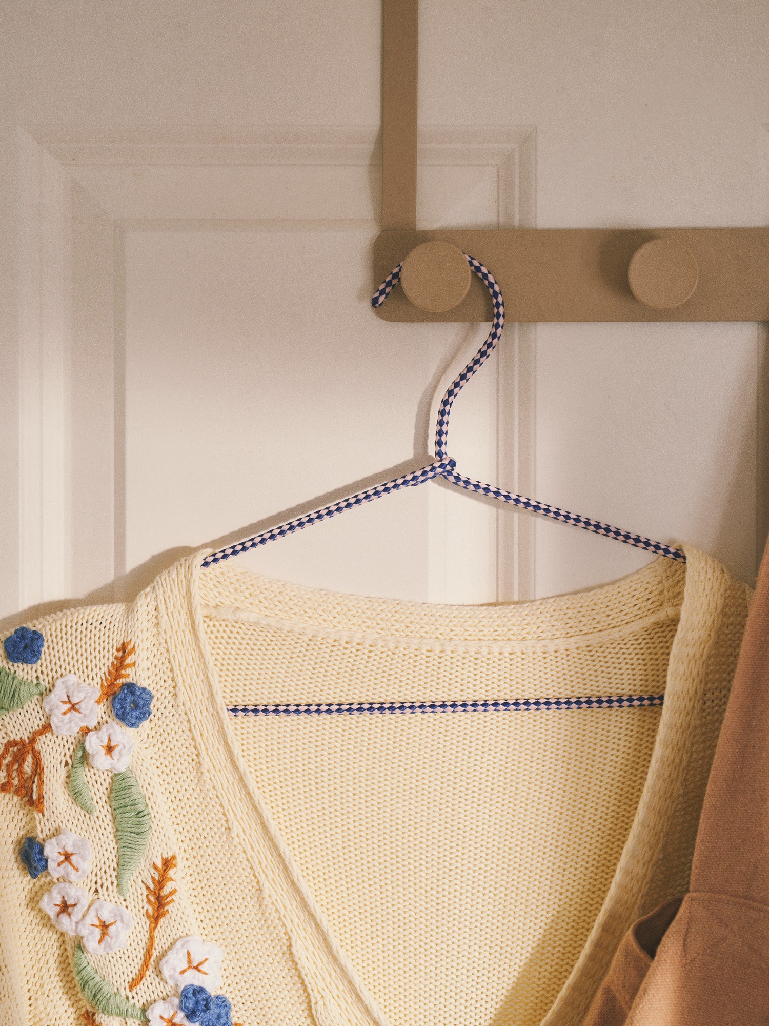 Clothes hanger 43 x 20 cm.