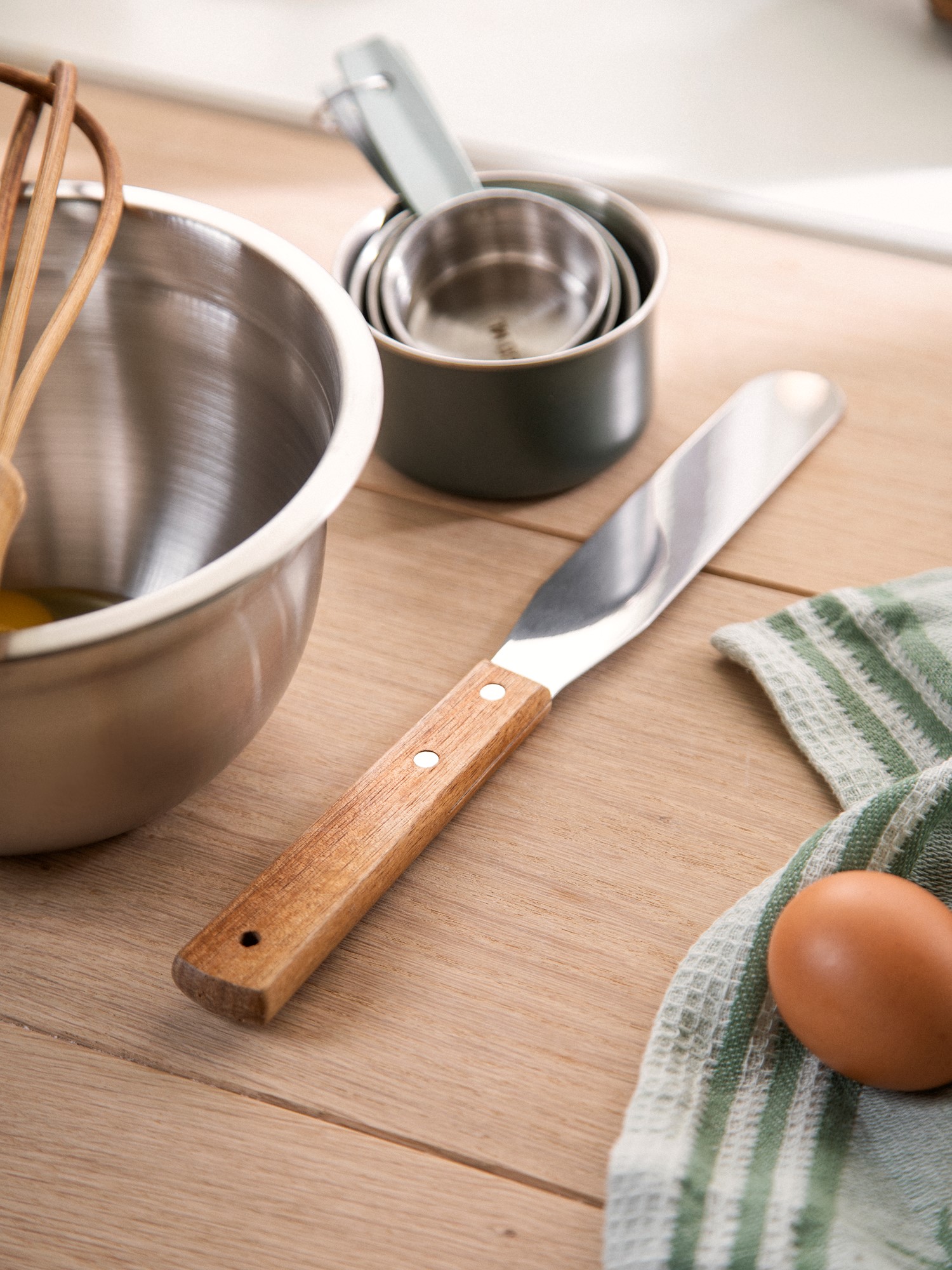 Palette knife Stainless steel/acacia wood. 26.5 x 3 cm.