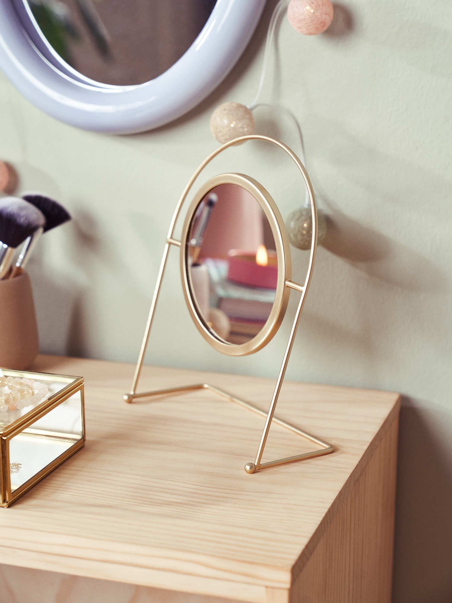 Table mirror Metal/glass. 17 x 23 cm.