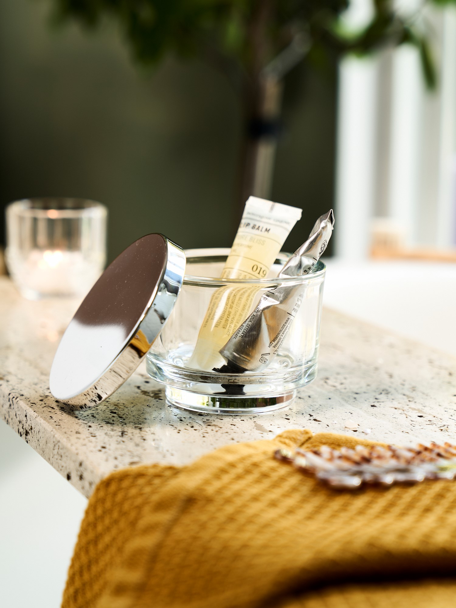 Decorative jar with lid Glass/iron.  Ø9.8 x 7.1 cm.