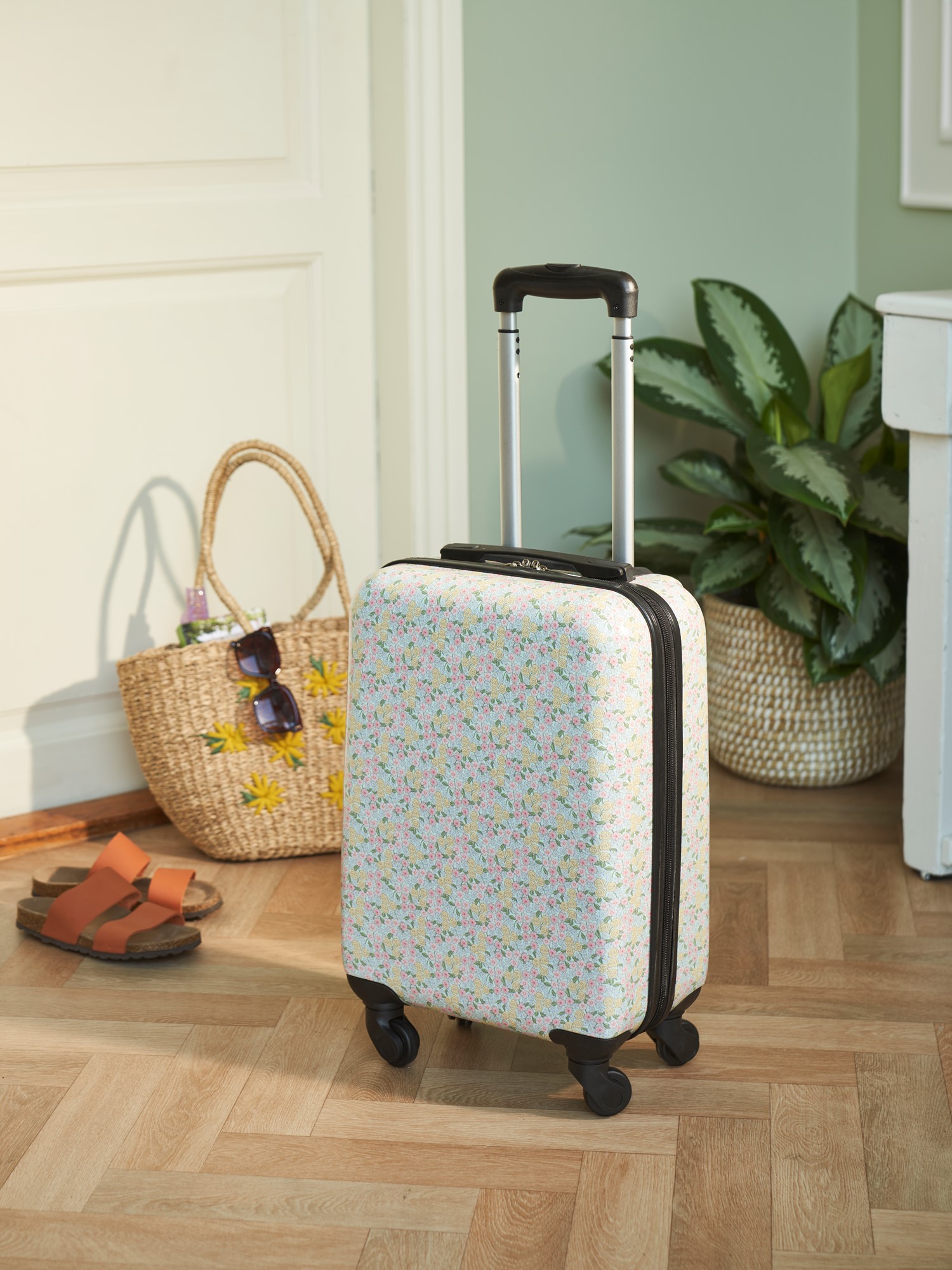 Cabin suitcase hard case Hard case. 34 x 21 x 46 cm.