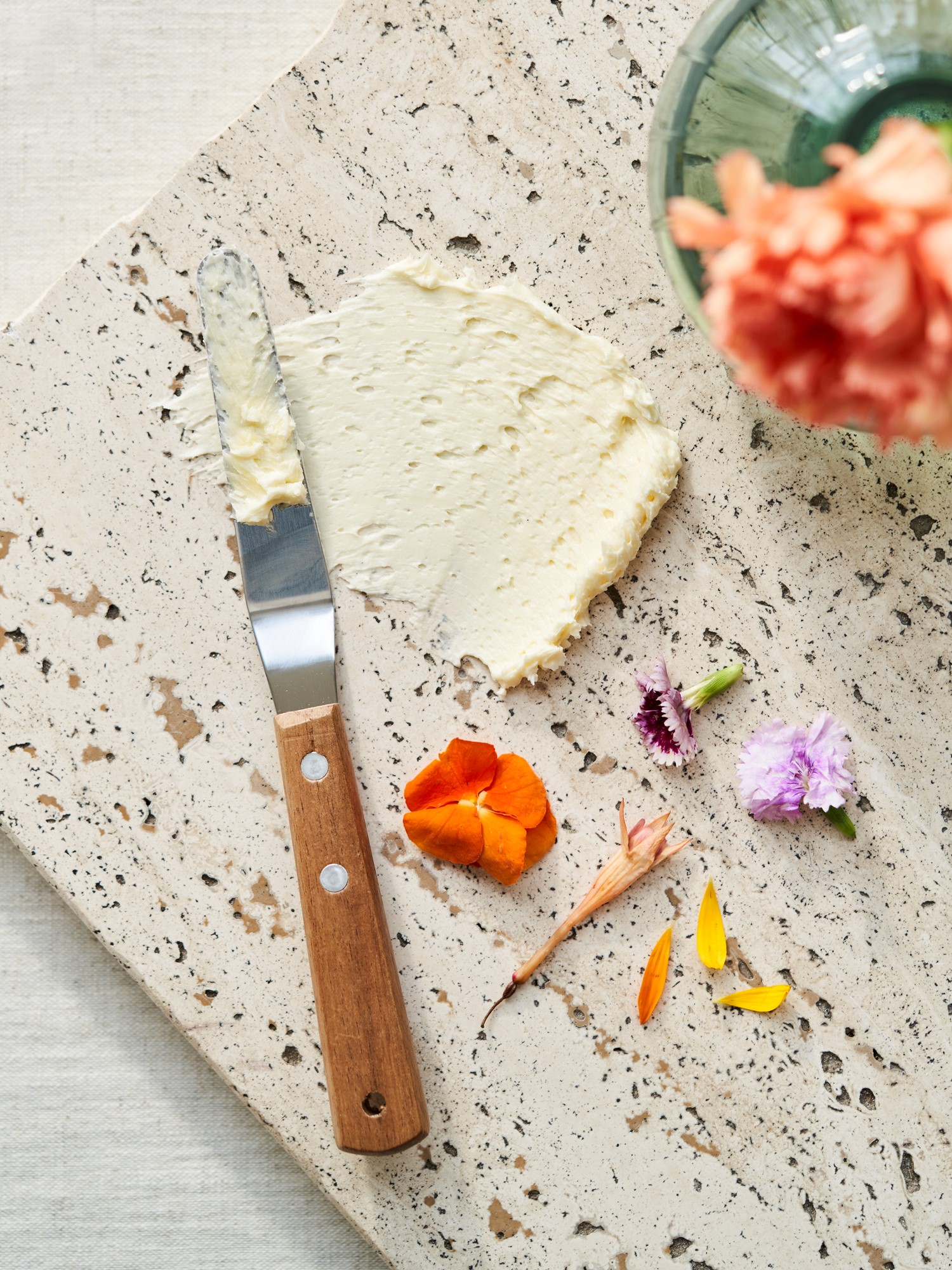 Icing spatula Stainless steel/acacia wood. 19 x 1.8 cm.