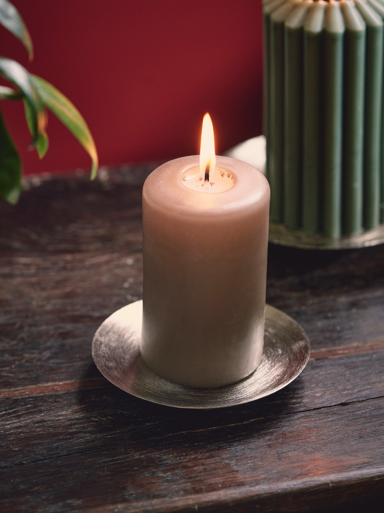 Pillar candle 10 cm Paraffin. 5.7 x 10 cm.