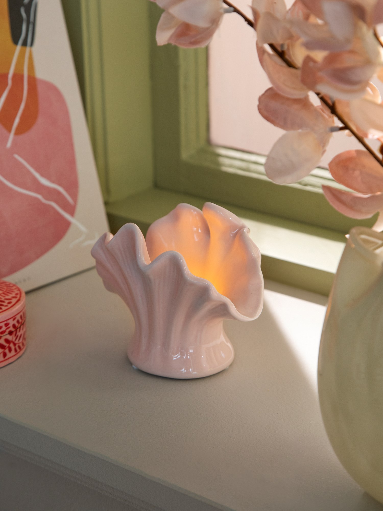 Tealight holder Dolomite. 12 x 9.5 x 10.5 cm.