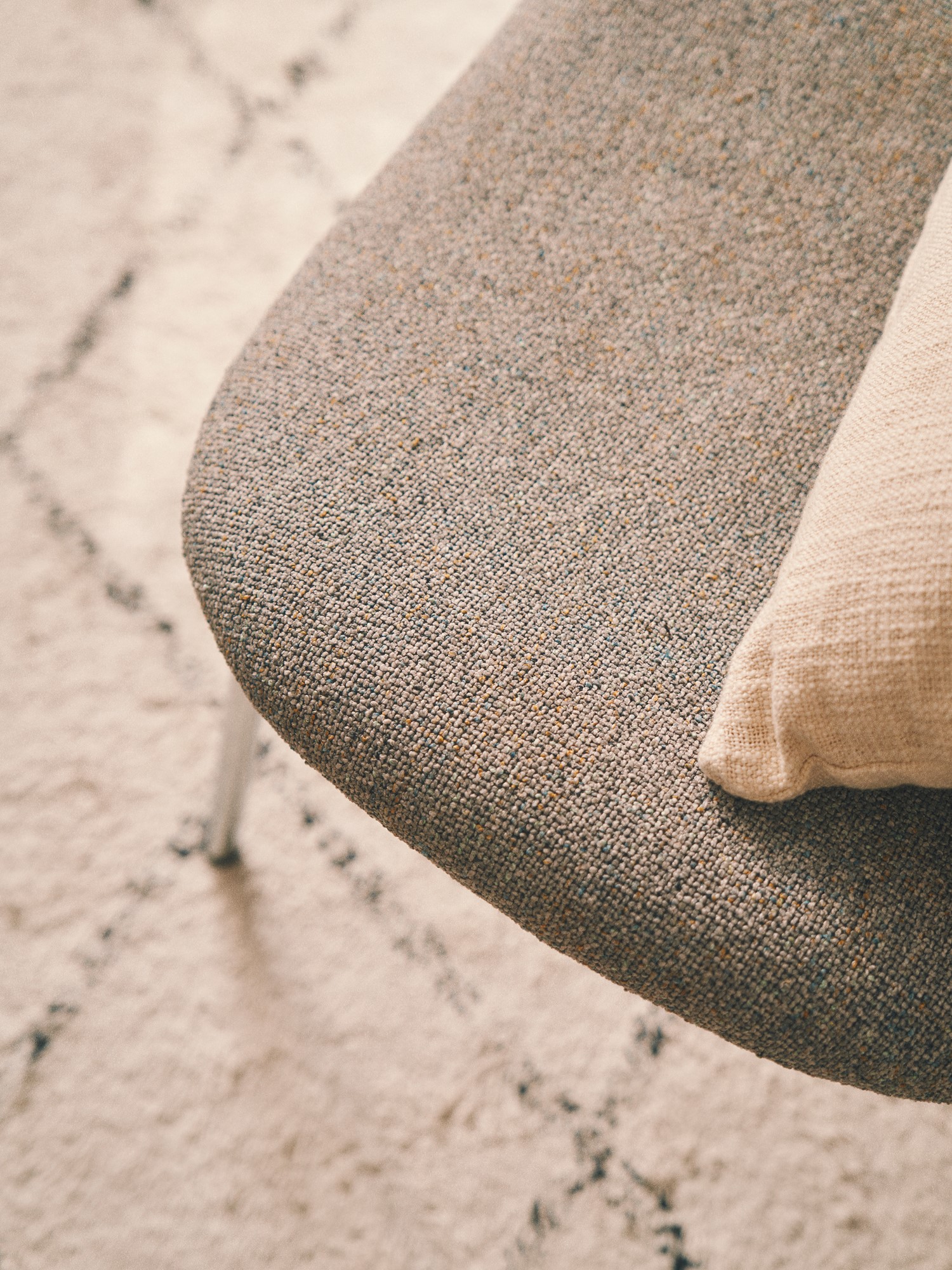 Lounge chair 75.5 x 67 x 78.5 cm.