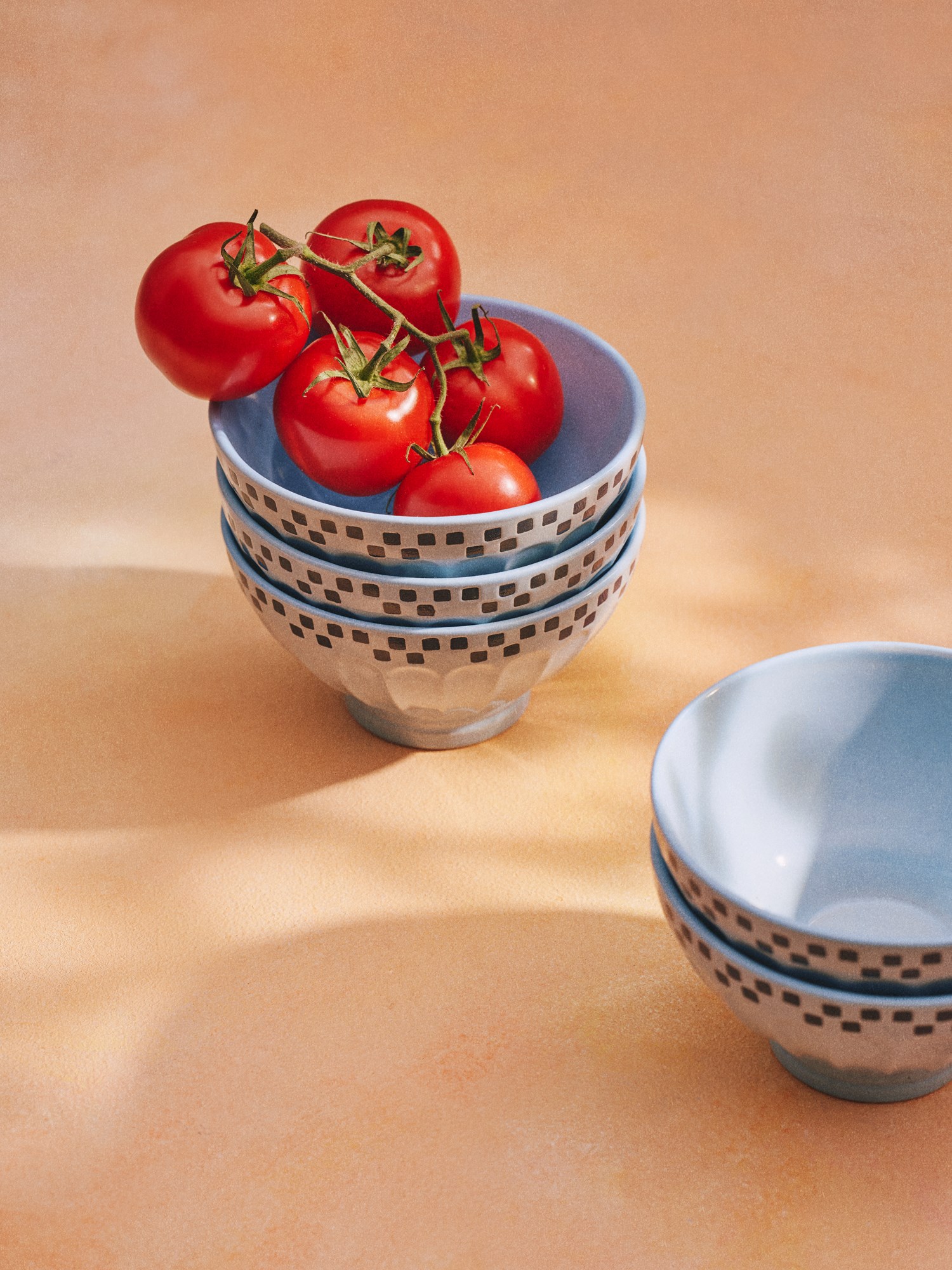 Bowl Stoneware. Ø14 x 7.5 cm.