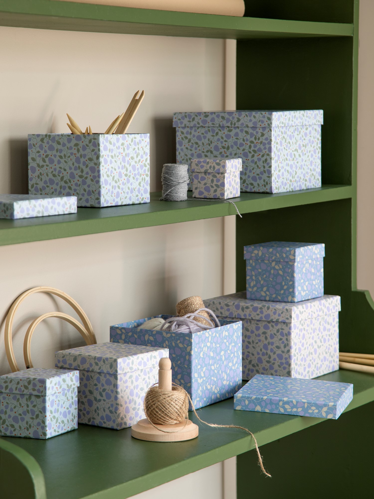 Box Paper. 11 x 11 x 10 cm.