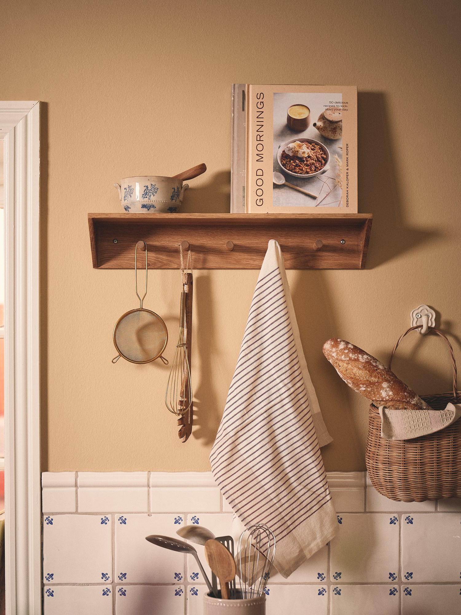 Coat rack with shelf Oak wood. 50 x 11 x 9 cm.