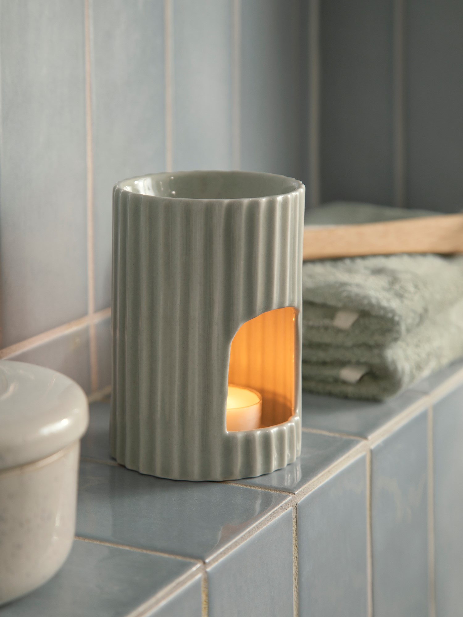 Aroma lamp Porcelain. Ø8 x 12 cm.