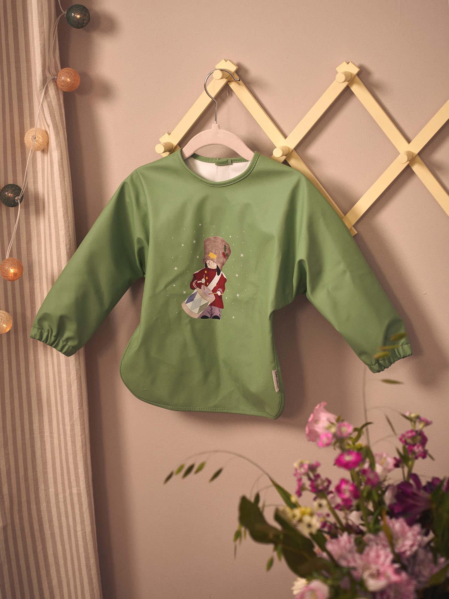 Sleeve bib 31 x 47 cm.