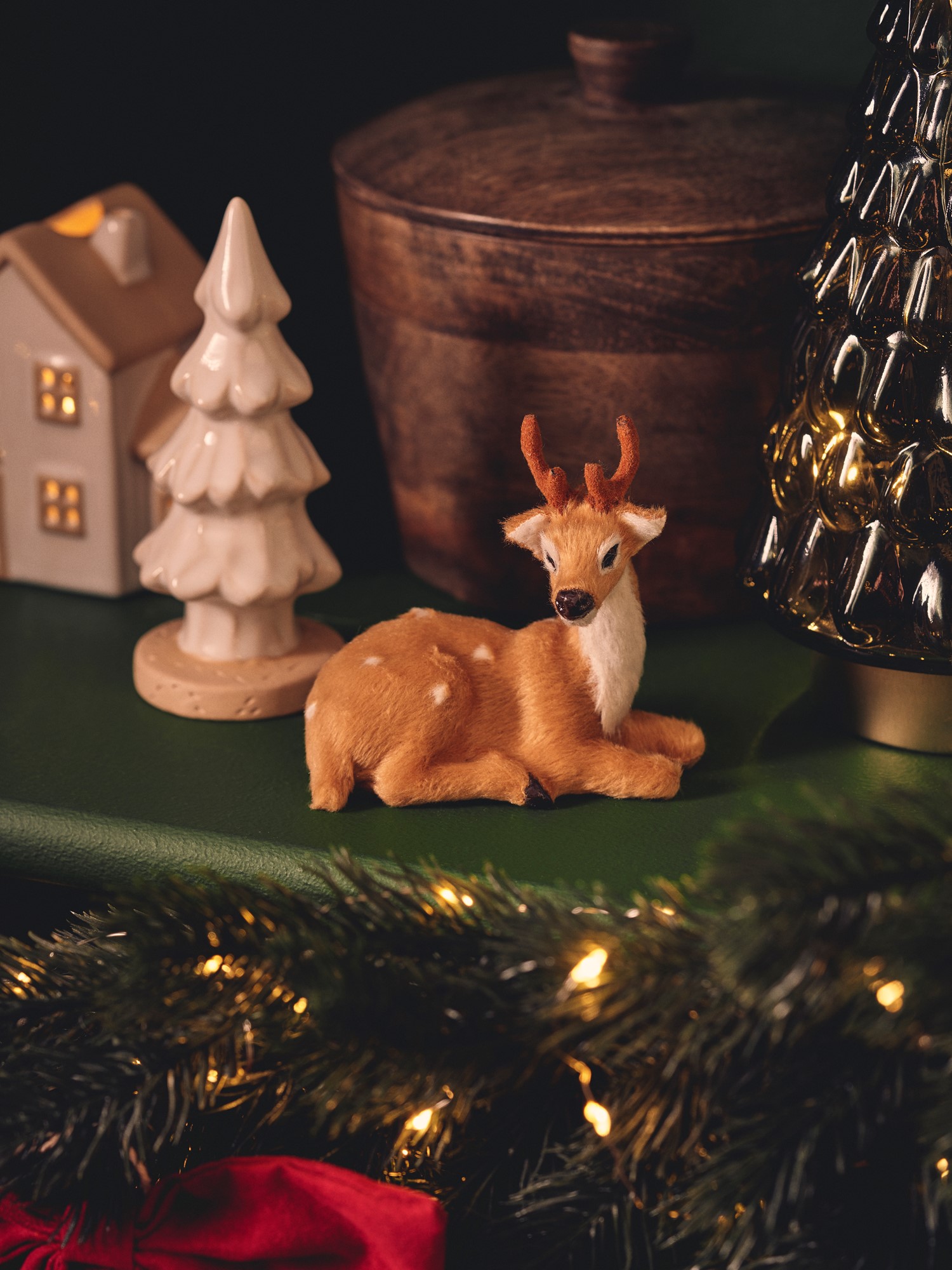 Decorative furry deer 8.5 x 2.5 x 10 cm.