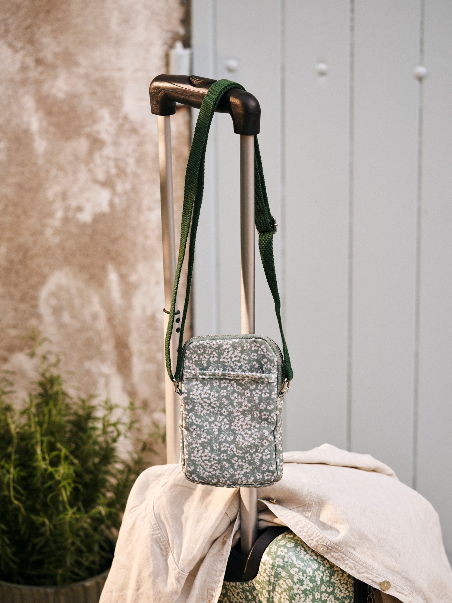 Crossbody bag Polyester. 12 x 18.5 cm.