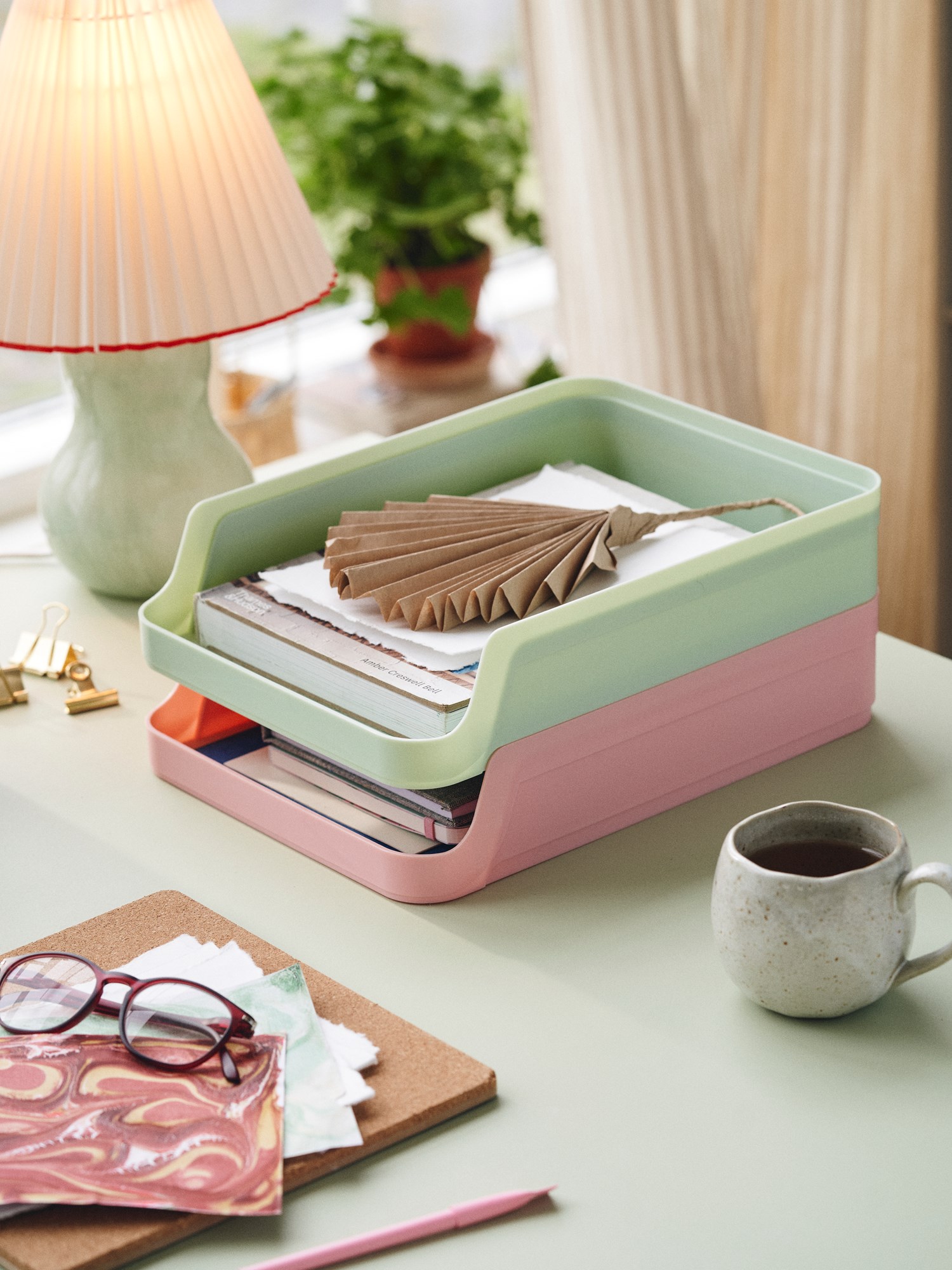 Stackable file tray A4.
