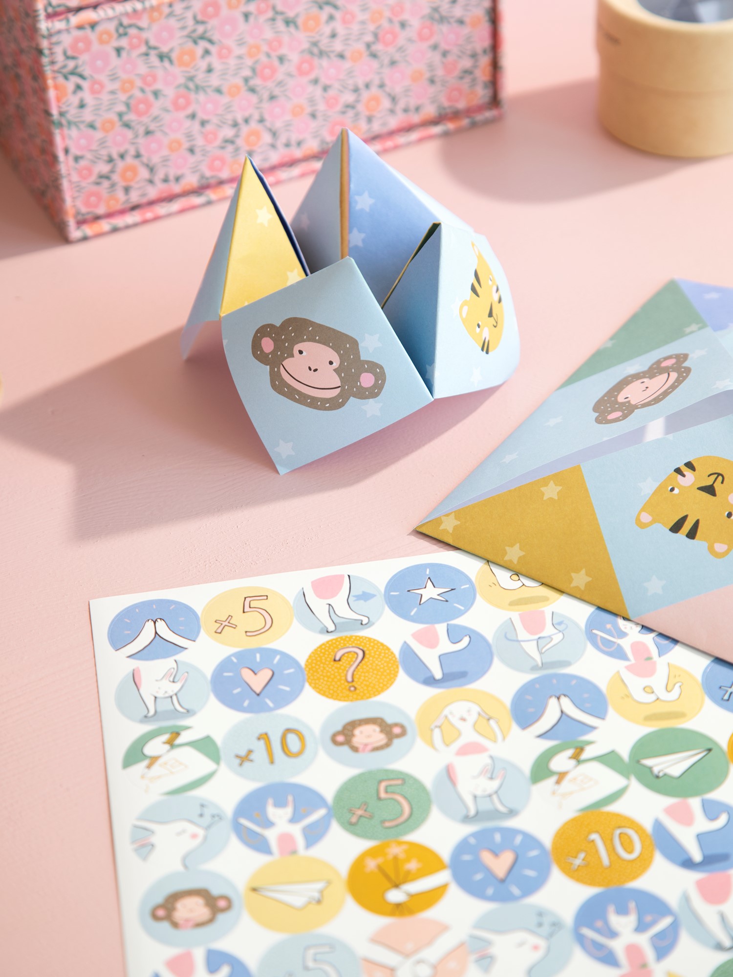 Origami chatterbox Paper.