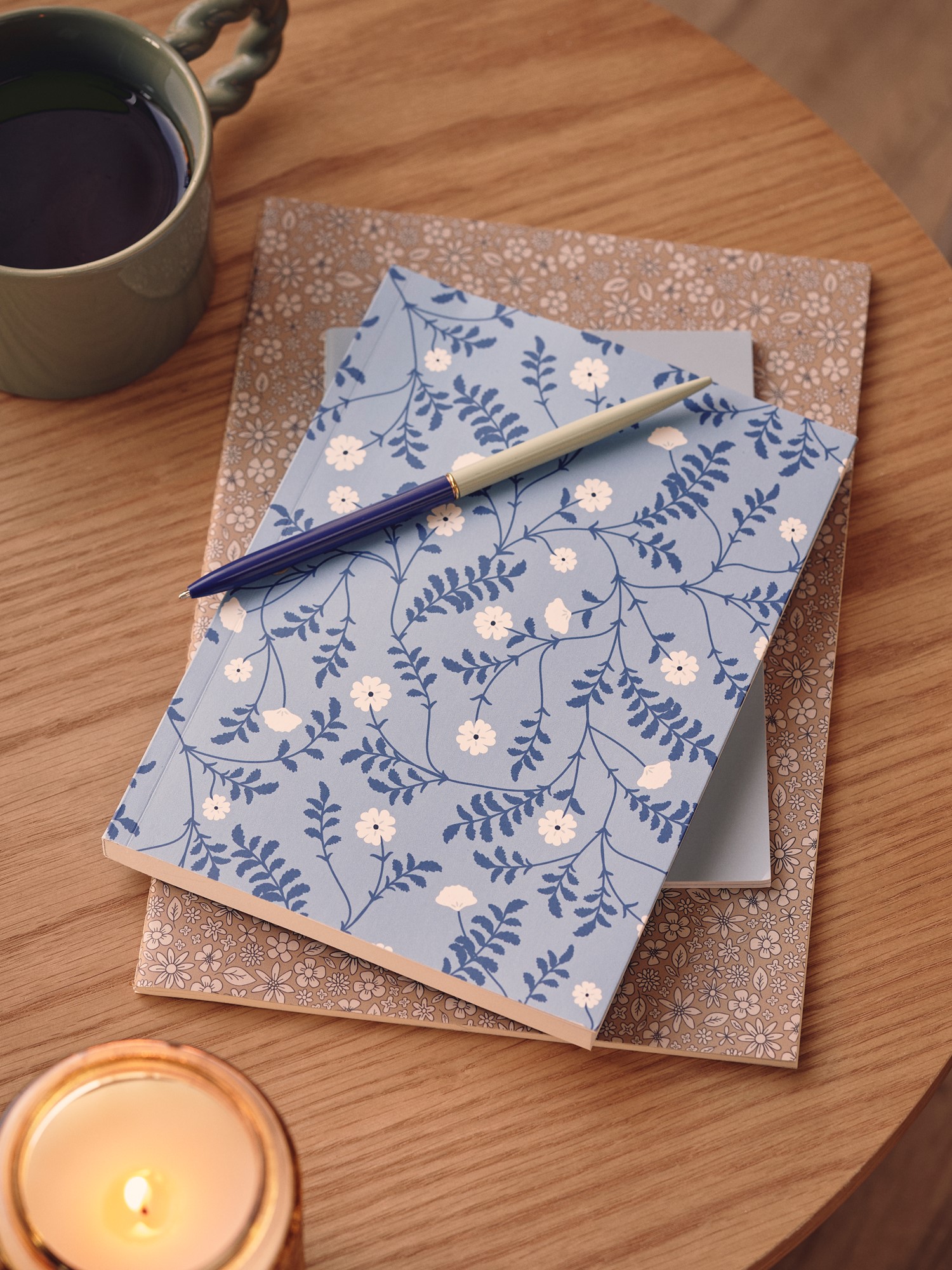 Notebook 14.5 x 20 Paper. 14.5 x 20 cm. 112 pages.