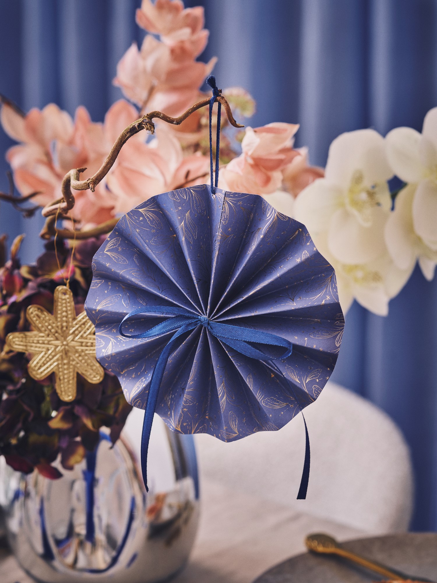 Hanging rosette Paper. Ø15 cm.