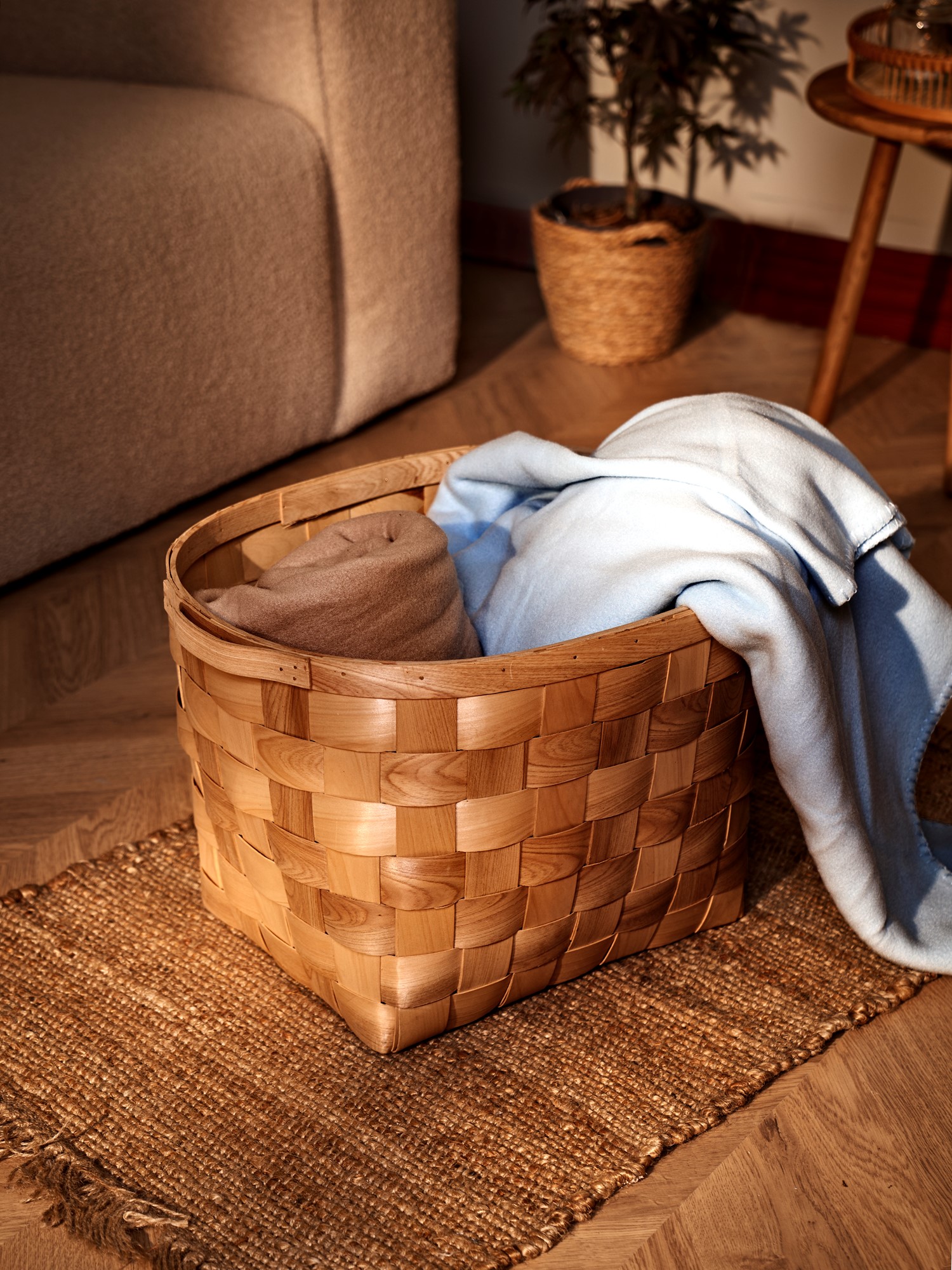 Basket Chipwood. 38 x 32 x 28 cm.