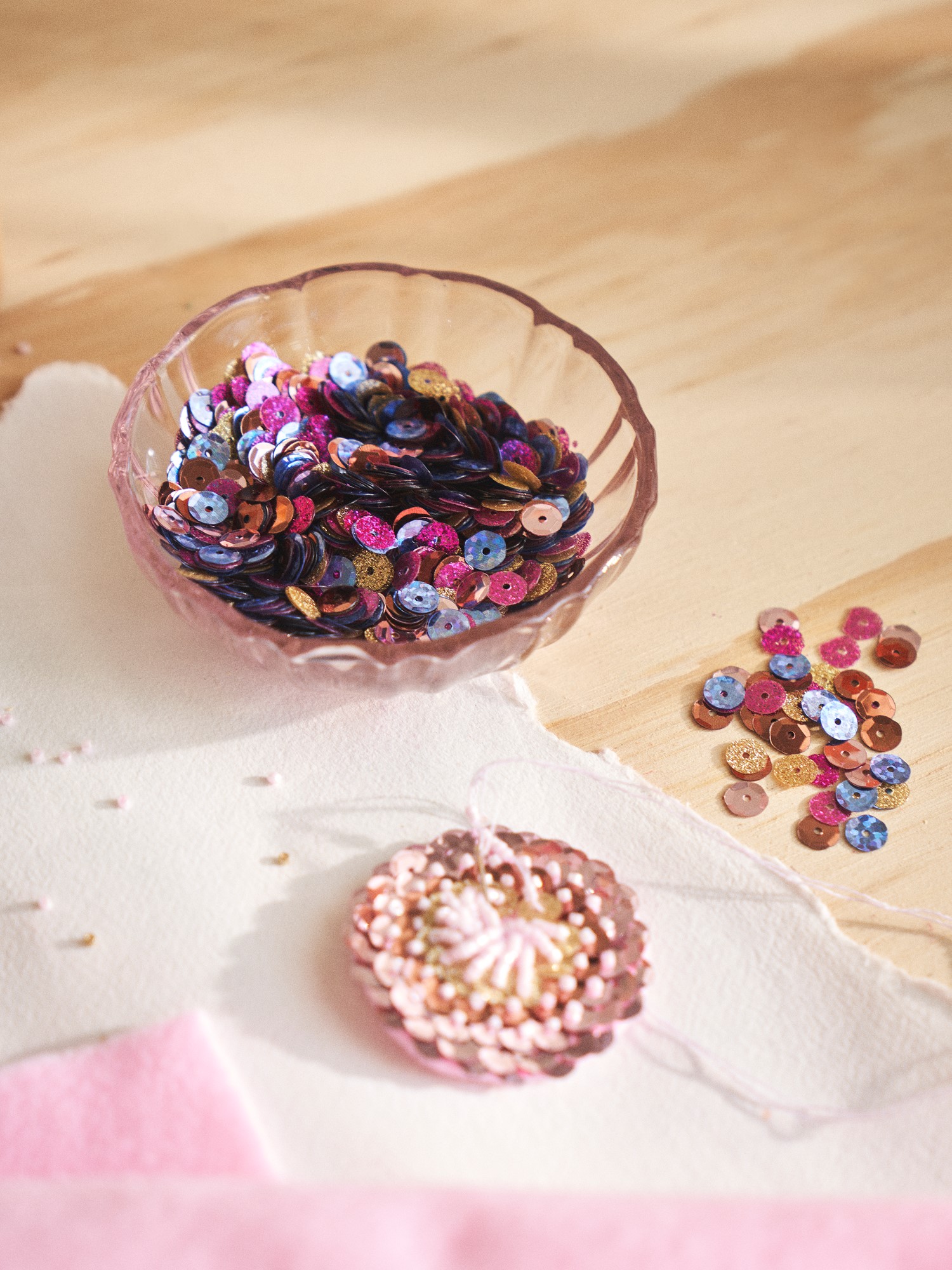 Mixed sequins PET. 15 g.