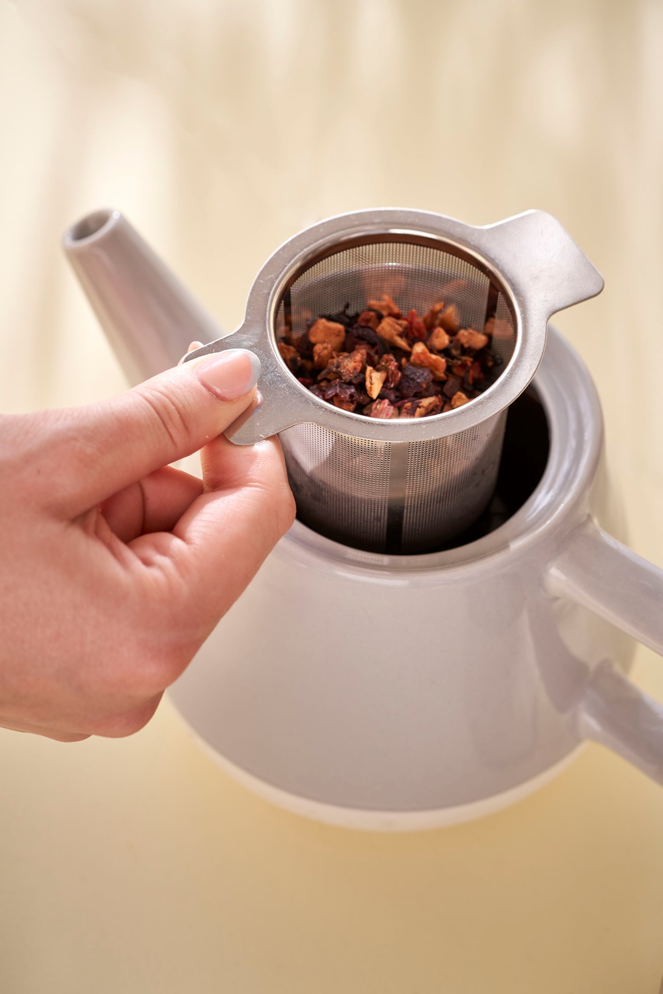 Tea strainer Stainless steel. 6 x 6,3 x 11 cm.