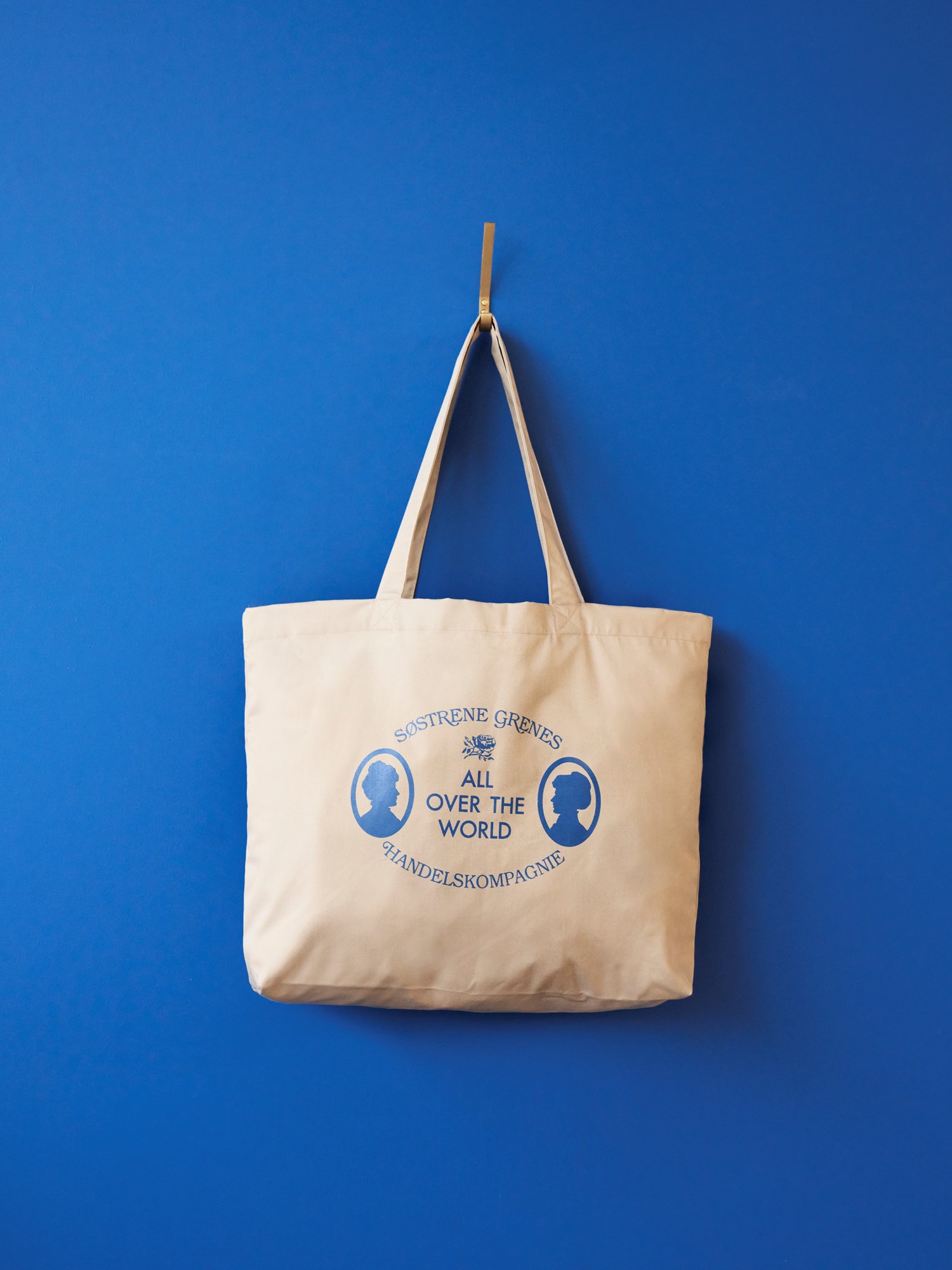 Plan International tote bag By purchasing this tote bag, you donate £0.56 / €0.67 to Plan International.