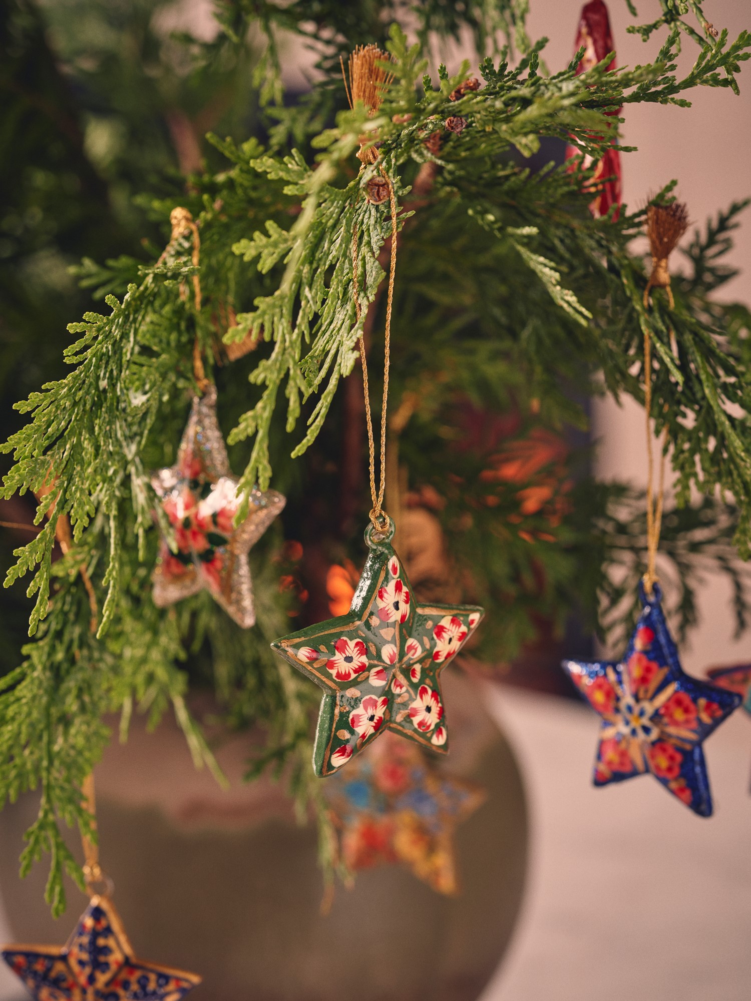 Star ornament Paper. 6 cm.