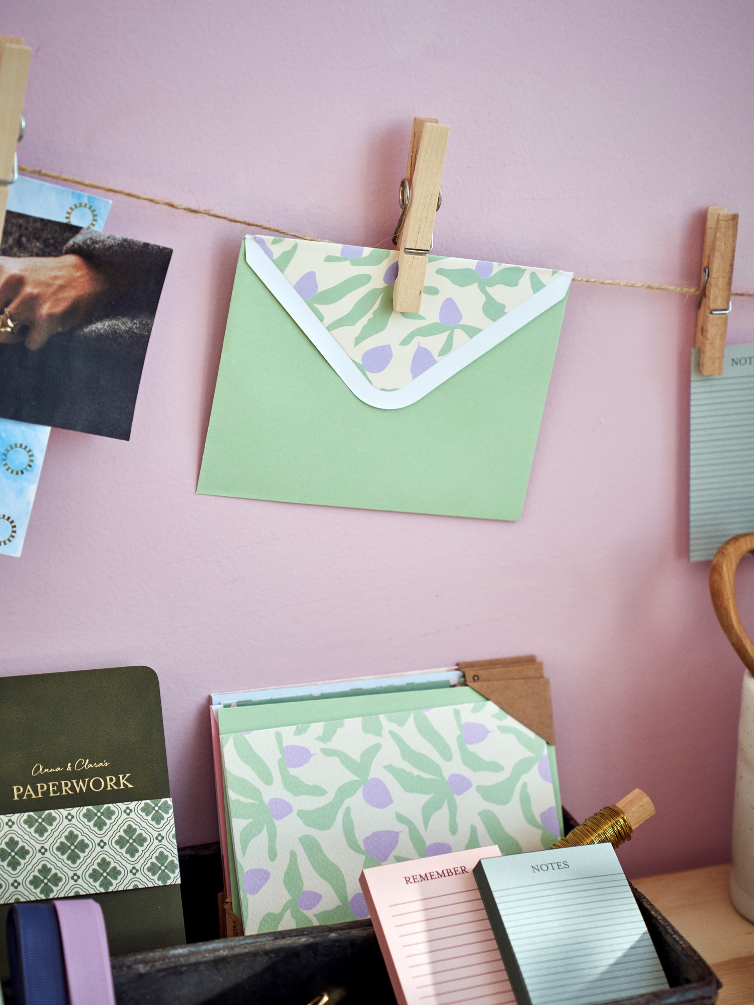 Card with envelope Paper. 11.4 x 16.2 cm.