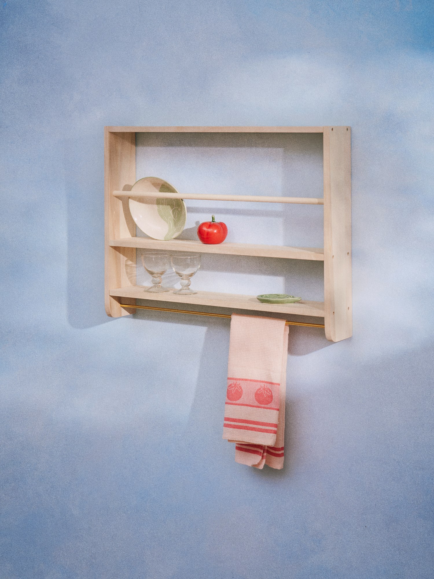 Plate shelf Poplar wood/iron. 66 x 12 x 52 cm.