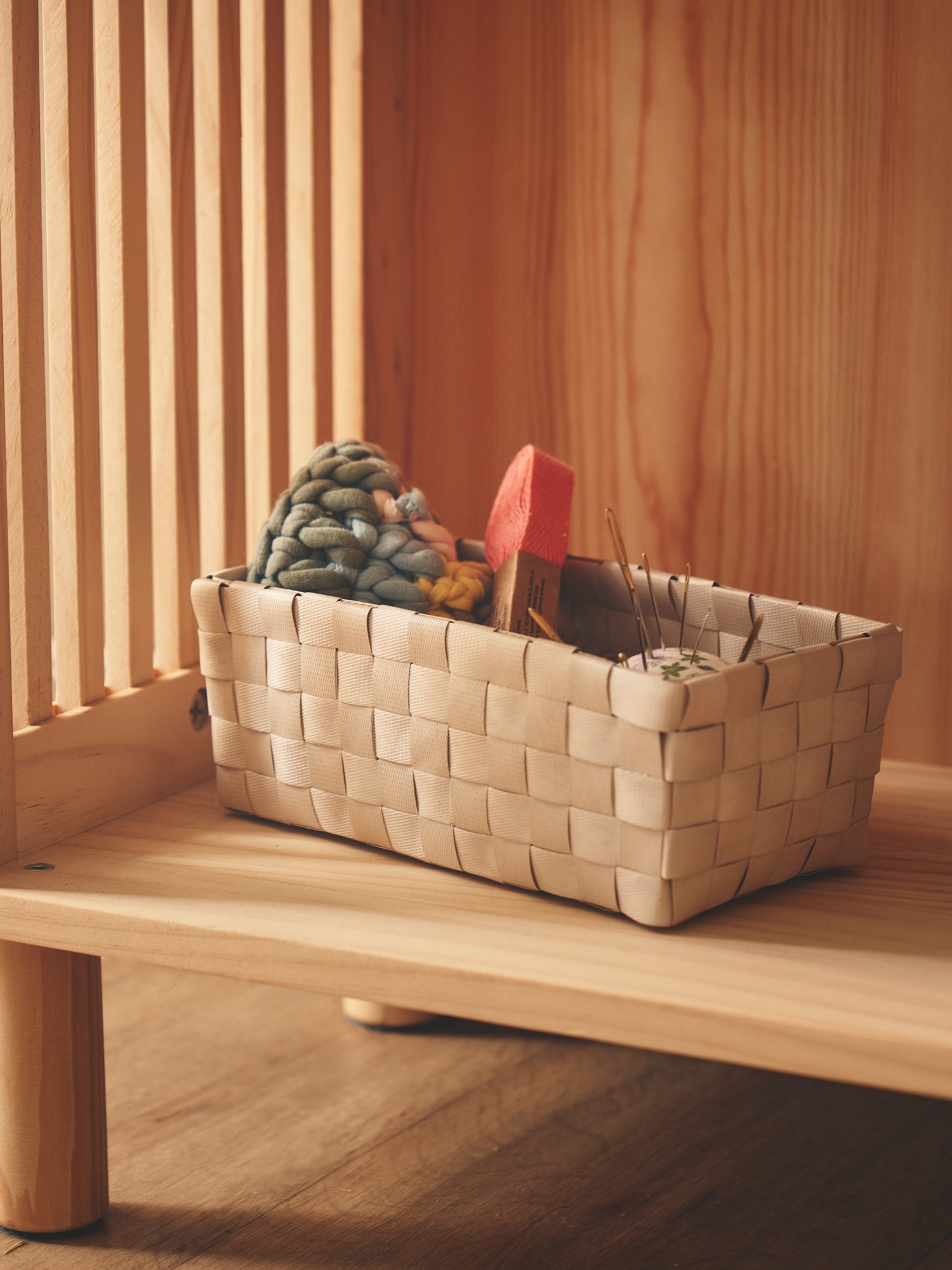 Storage box 21 x 11 x 8 cm.