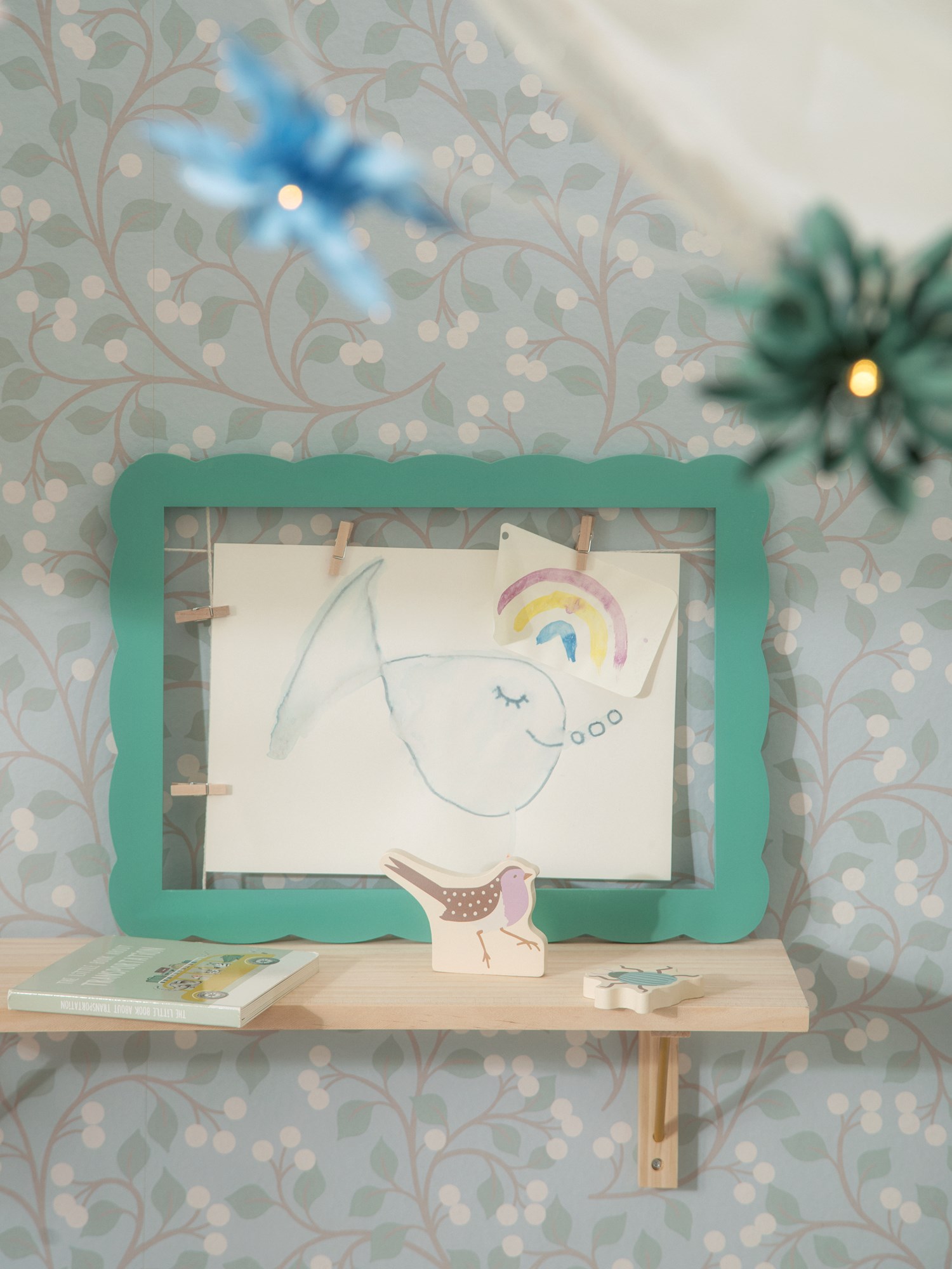 Large children's frame Poplar wood. 41.5 x 31 cm.