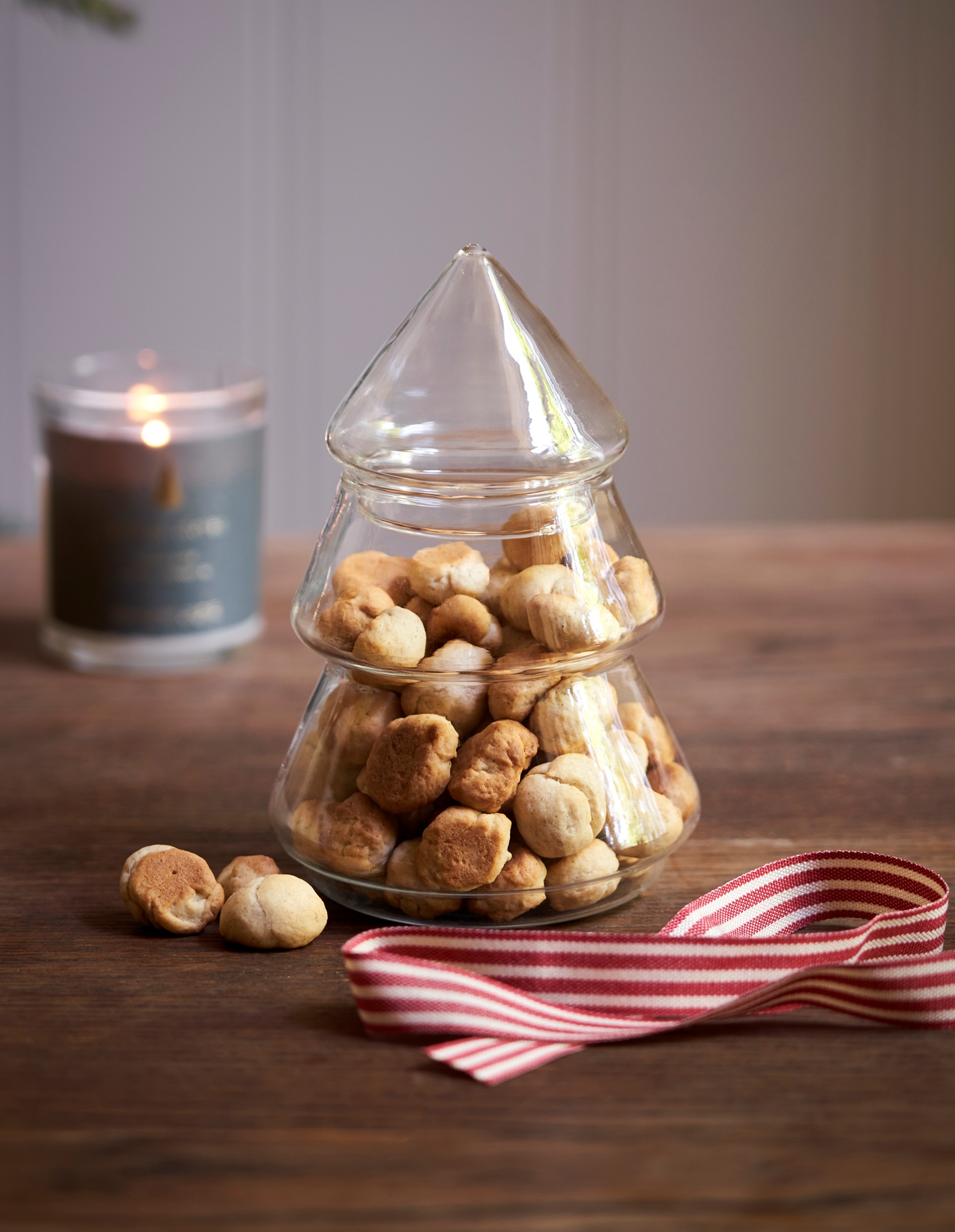 Tree shaped jar Glass. 10 x 15 cm.