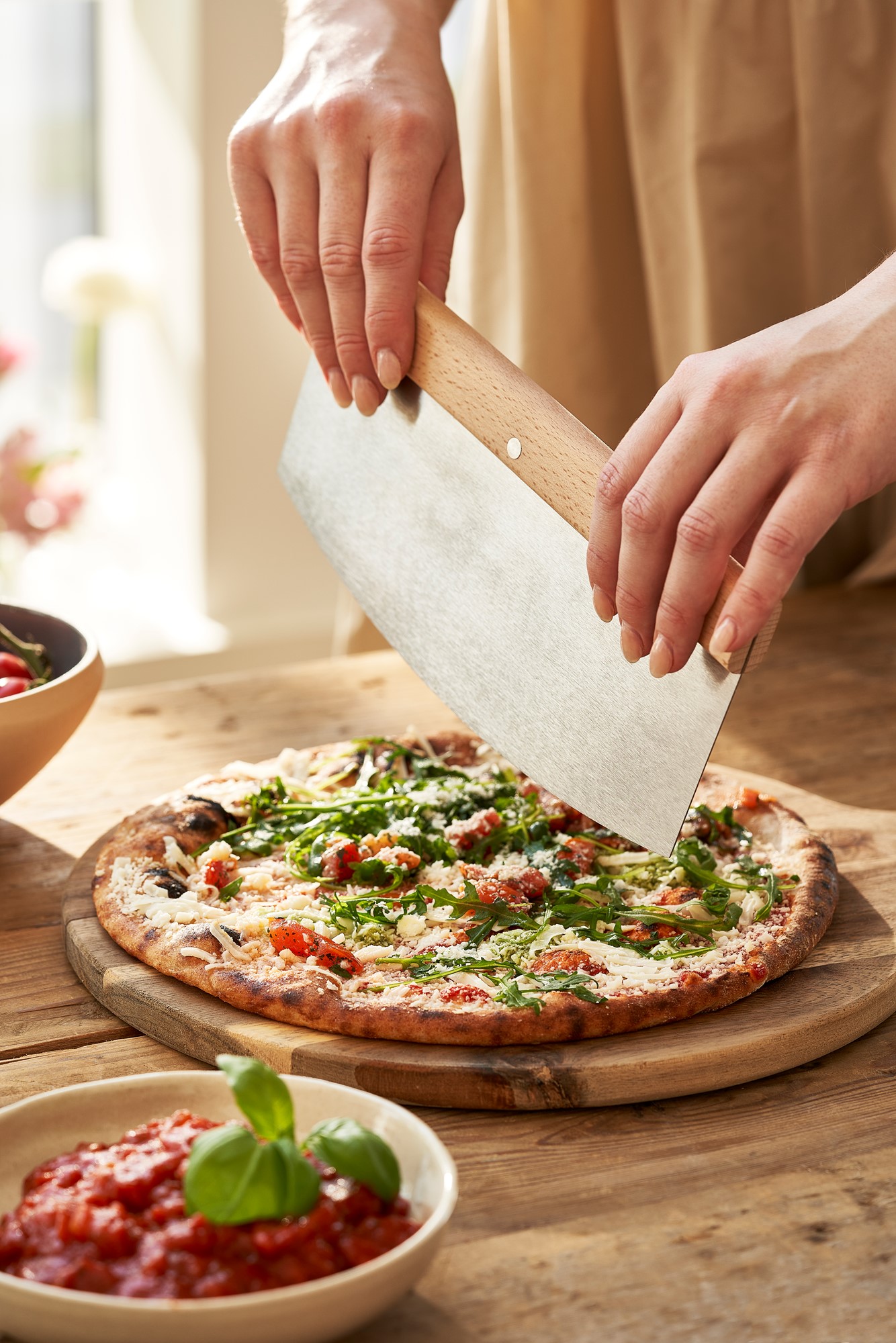 Pizza cutter rocker Beech wood/stainless steel. 24 cm.