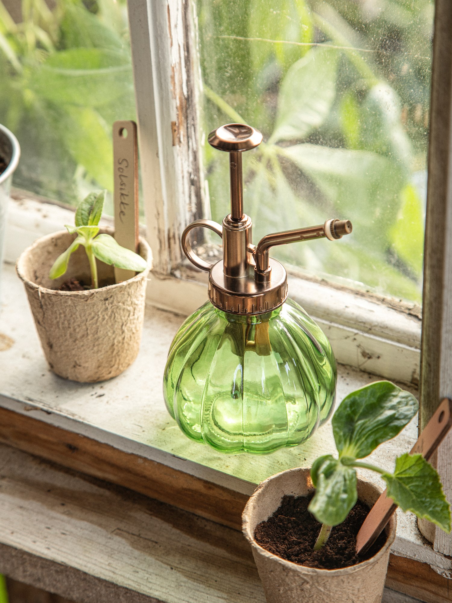 Mister Glass/plastic. Ø9.2 x 15.5 cm.