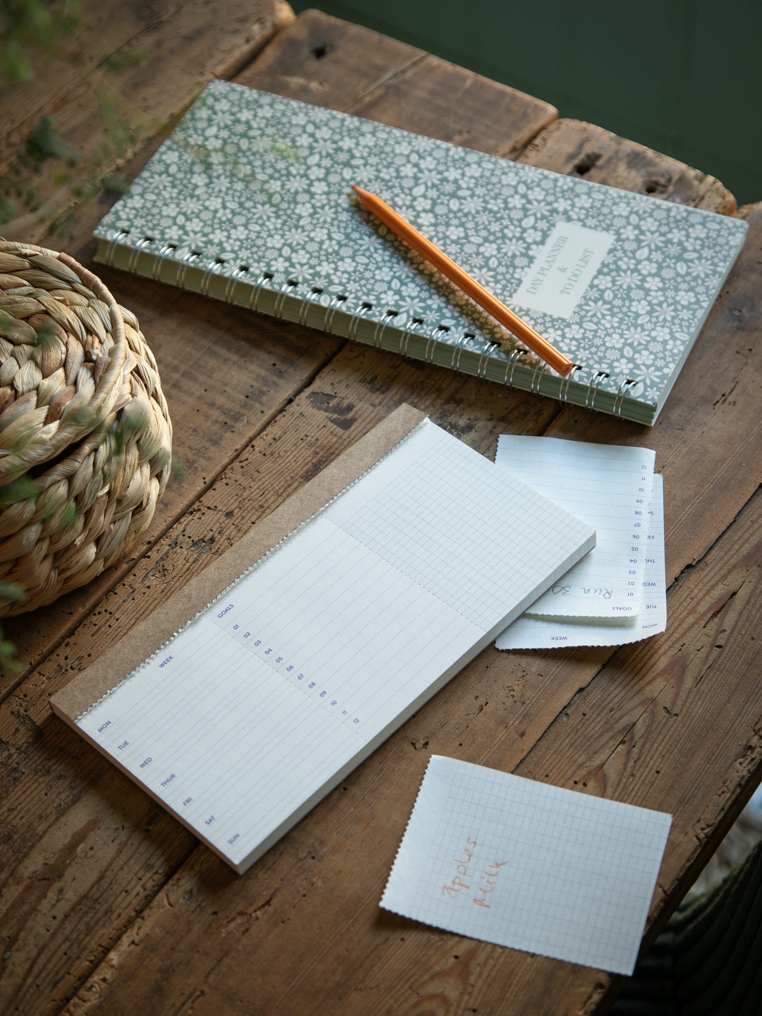 Planner 12 x 28 Paper. 12 x 28 cm. 120 pages.